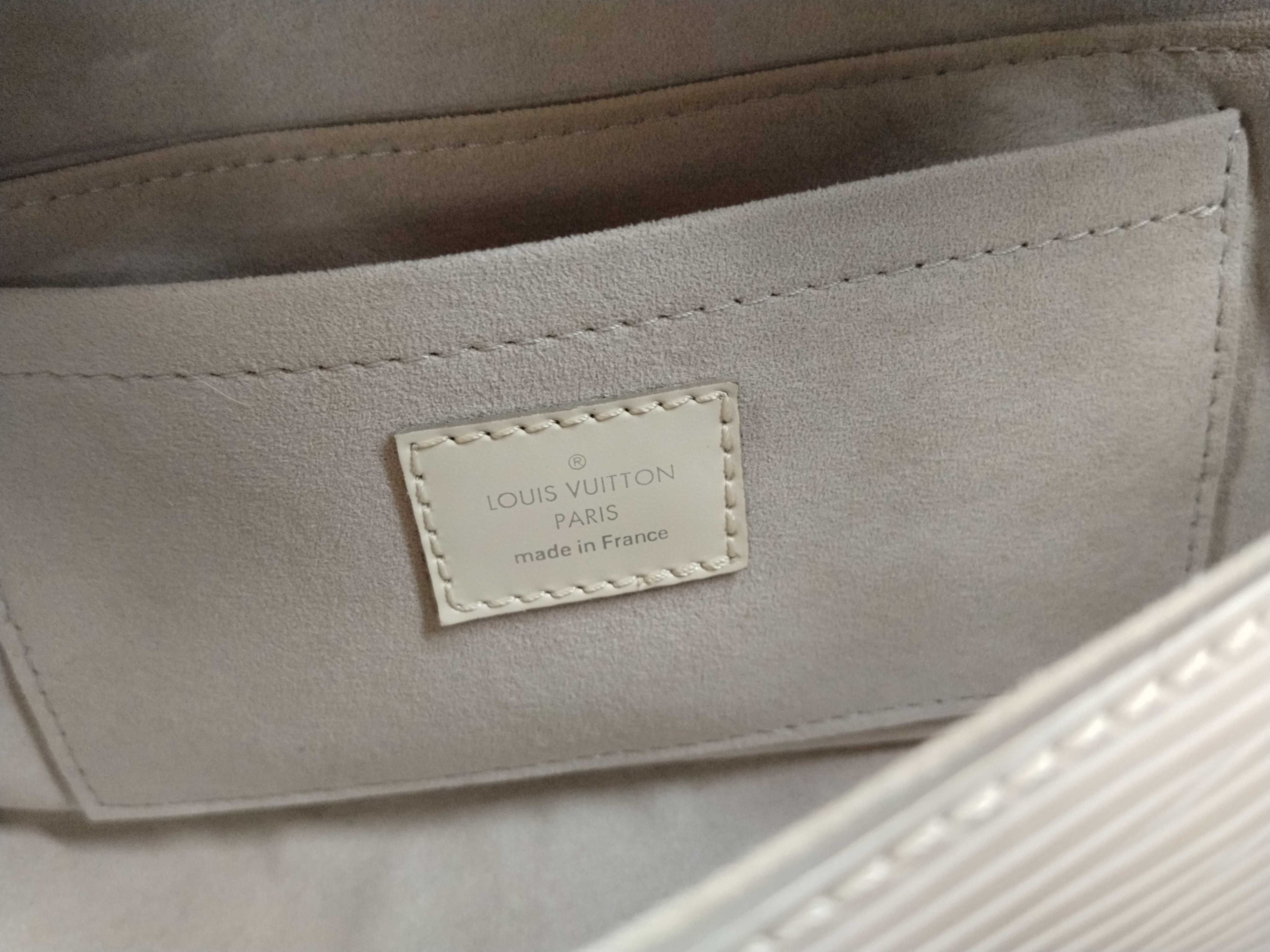 Epi Pochette Montaigne White Shoulder Bag — view 11