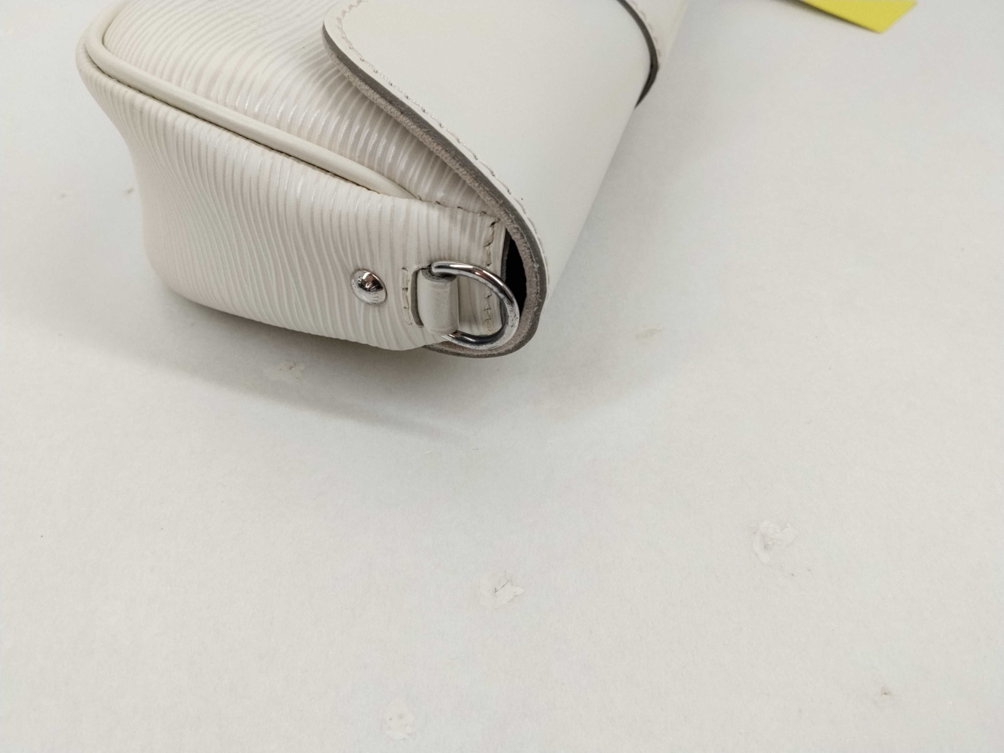 Epi Pochette Montaigne White Shoulder Bag — view 5