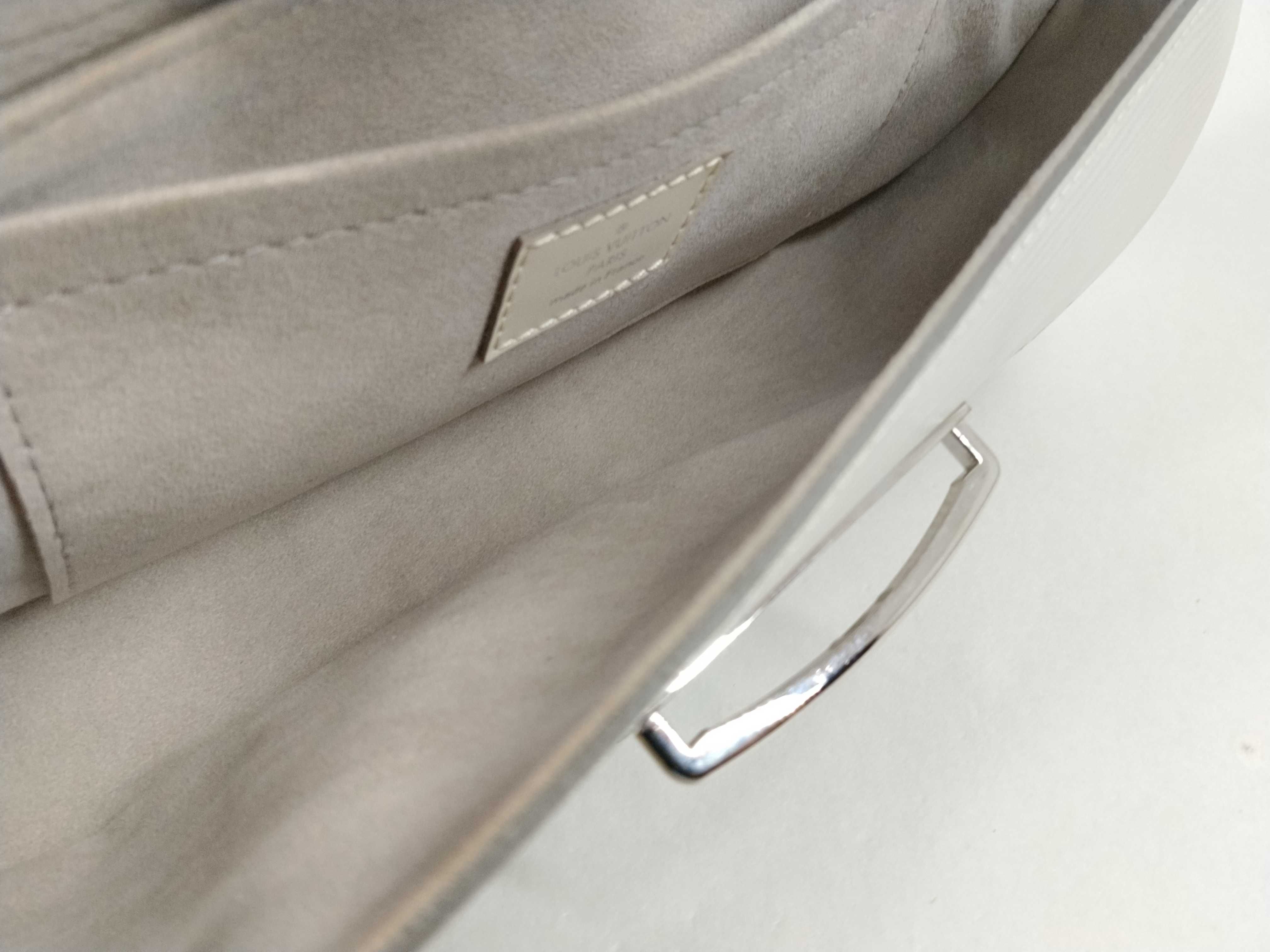 Epi Pochette Montaigne White Shoulder Bag — view 8