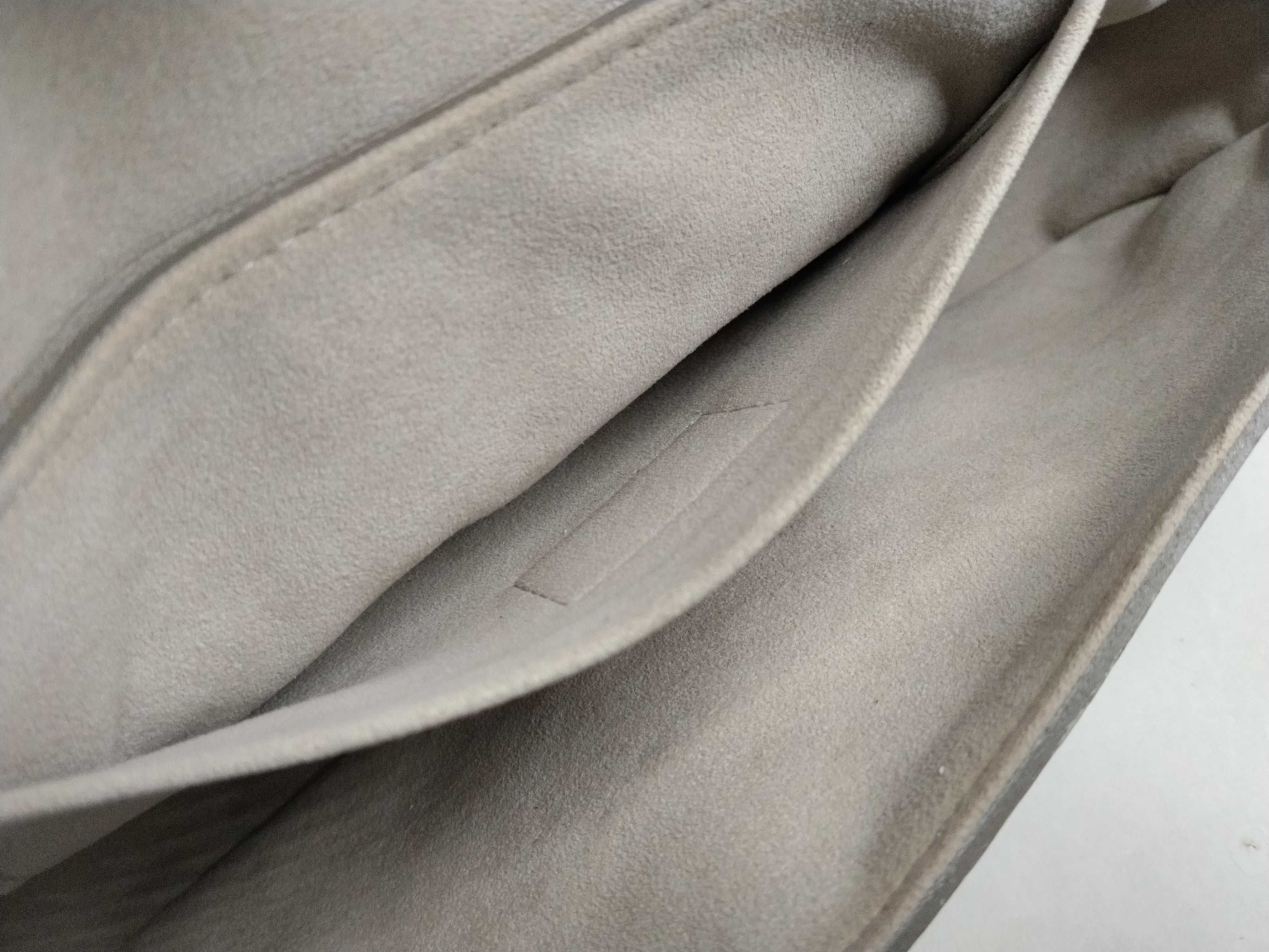 Epi Pochette Montaigne White Shoulder Bag — view 10