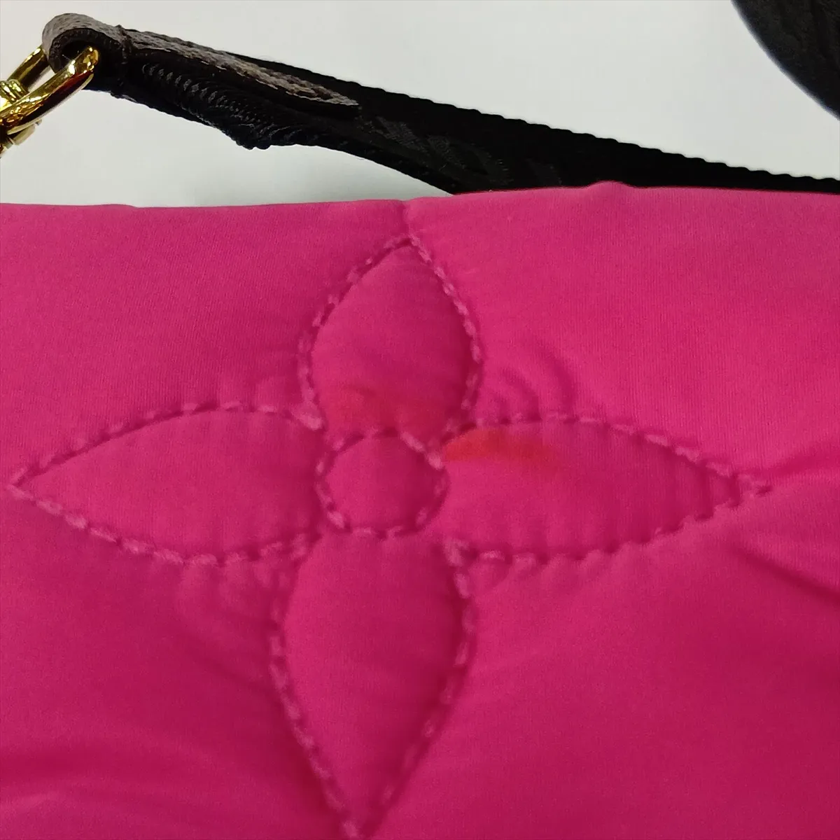 LV Pillow Maxi Multi Pochette Accessoires M58980 Black x Pink — view 13
