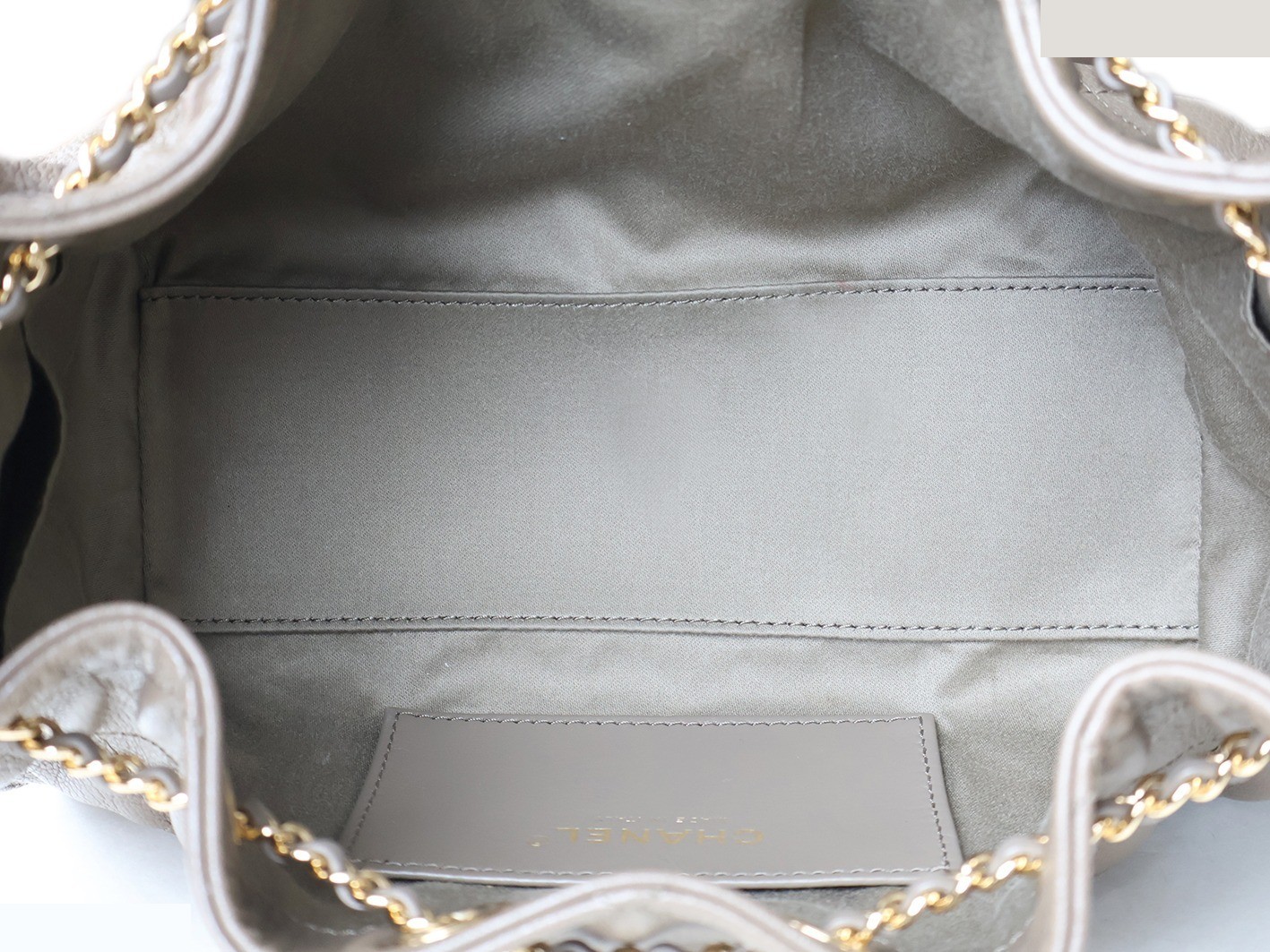 25 Leather Chain Shoulder Bag, Khaki — view 12