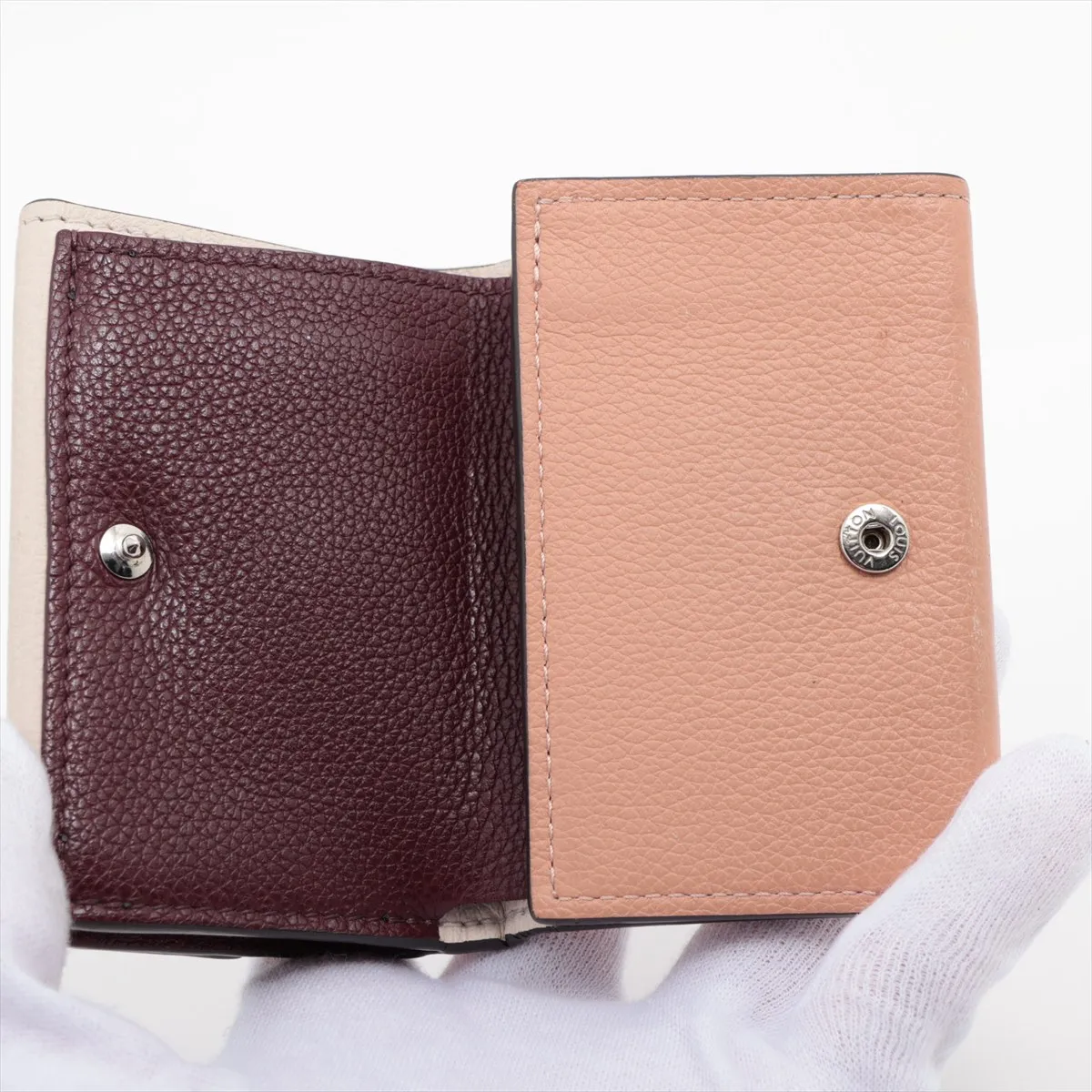 Taurillon Portefeuille Lock Mini M63978 UB0199 Rose Valley x Blommite x Noir Compact Wallet — view 4