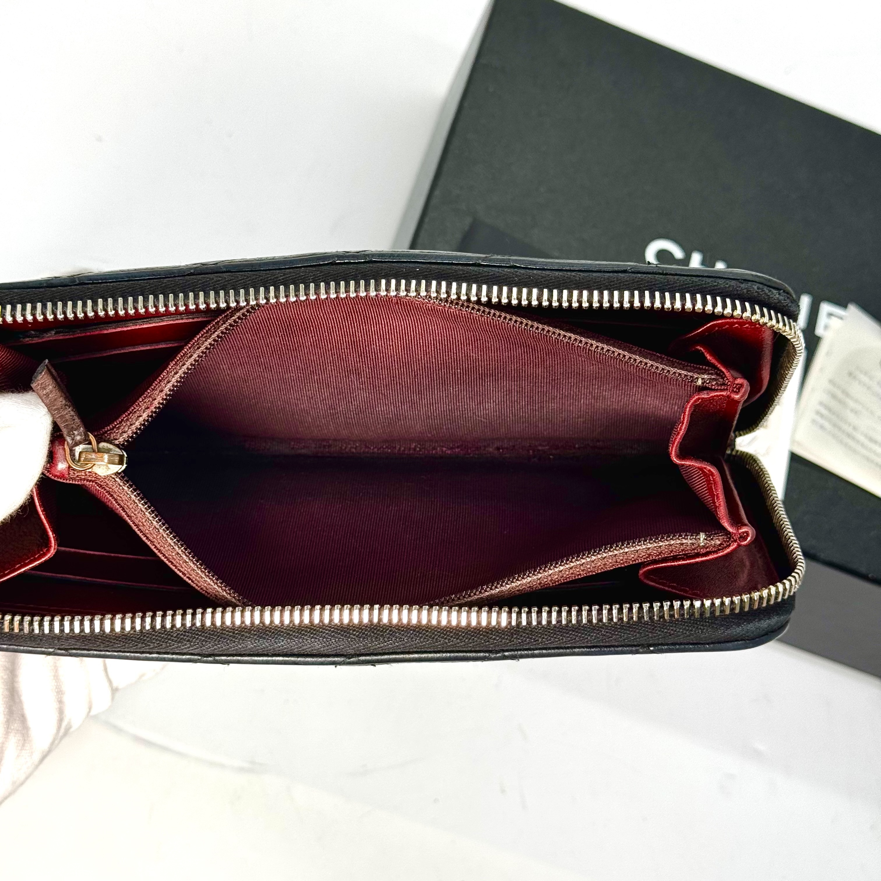 Matelassé Caviar Skin Round Zip Long Wallet Black 15600299 Wallet — view 4