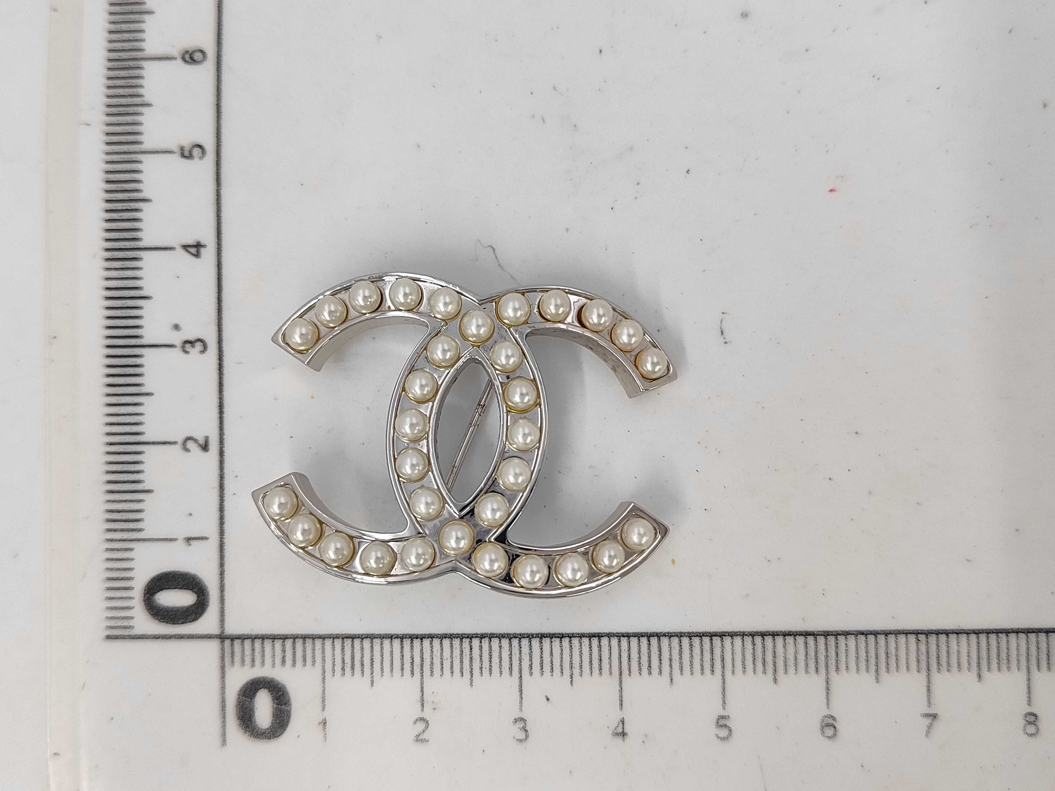 brooch, Coco Mark, pearl, silver, 05V brooch — view 5
