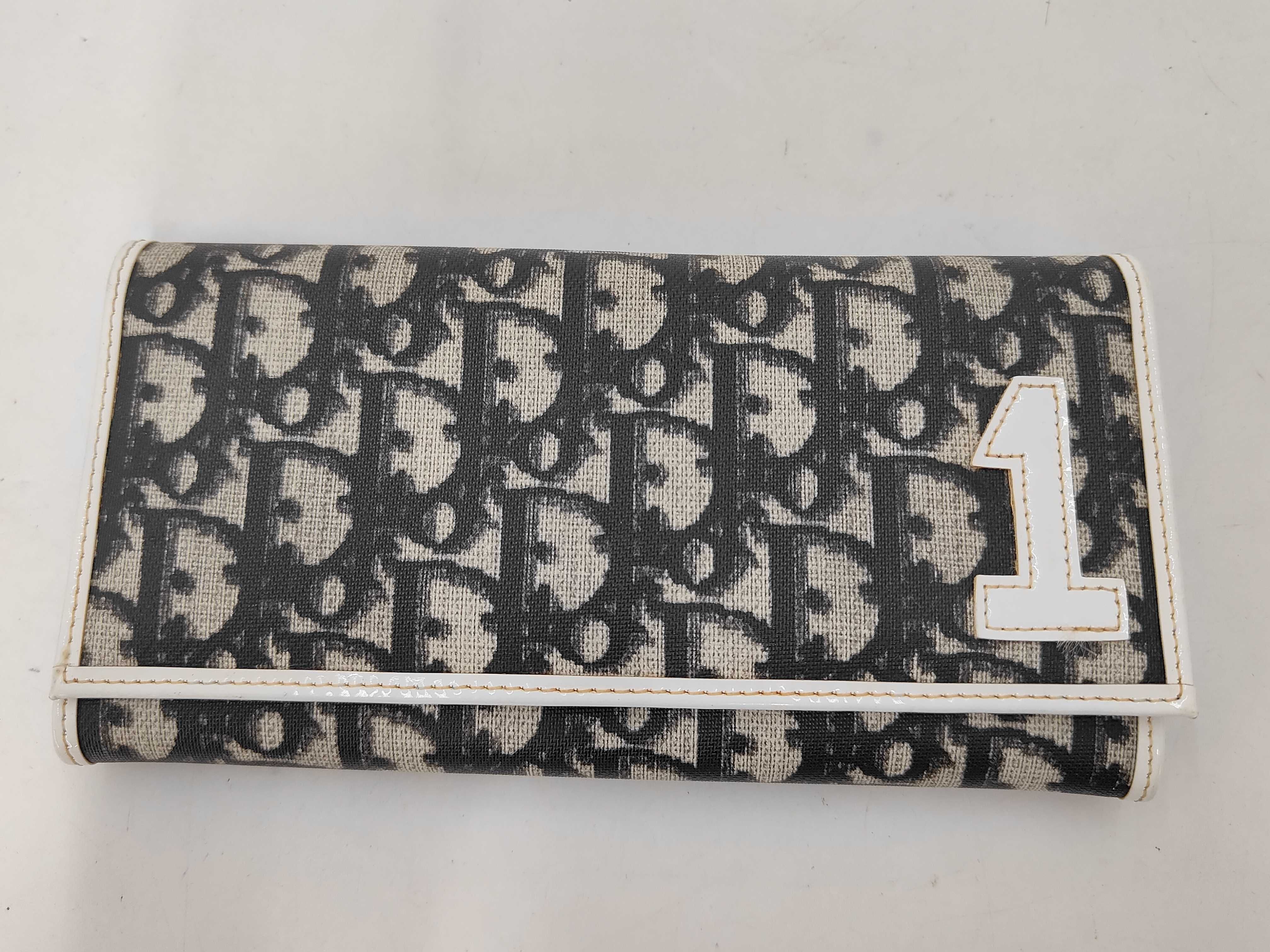 long wallet