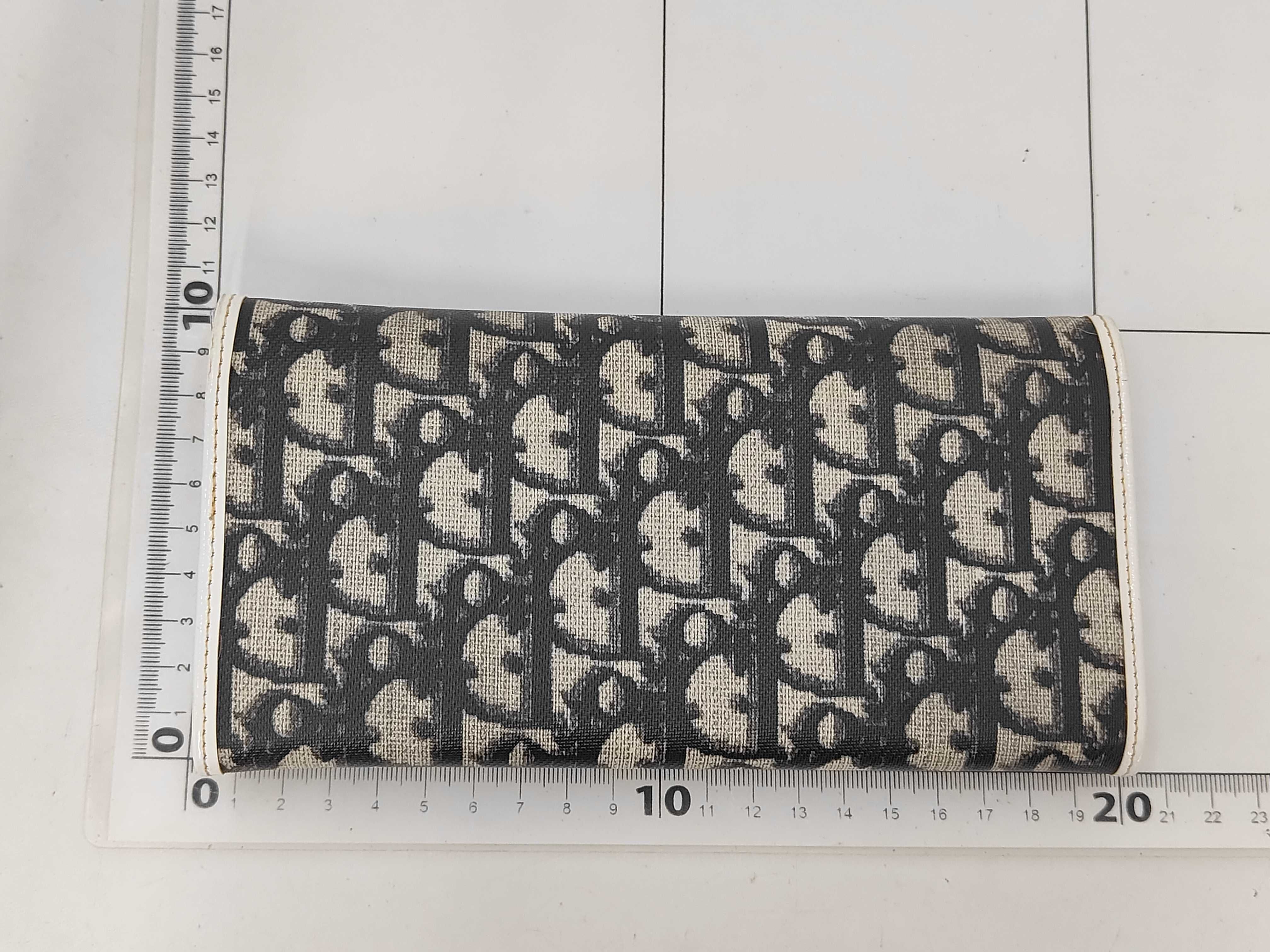 long wallet — view 2