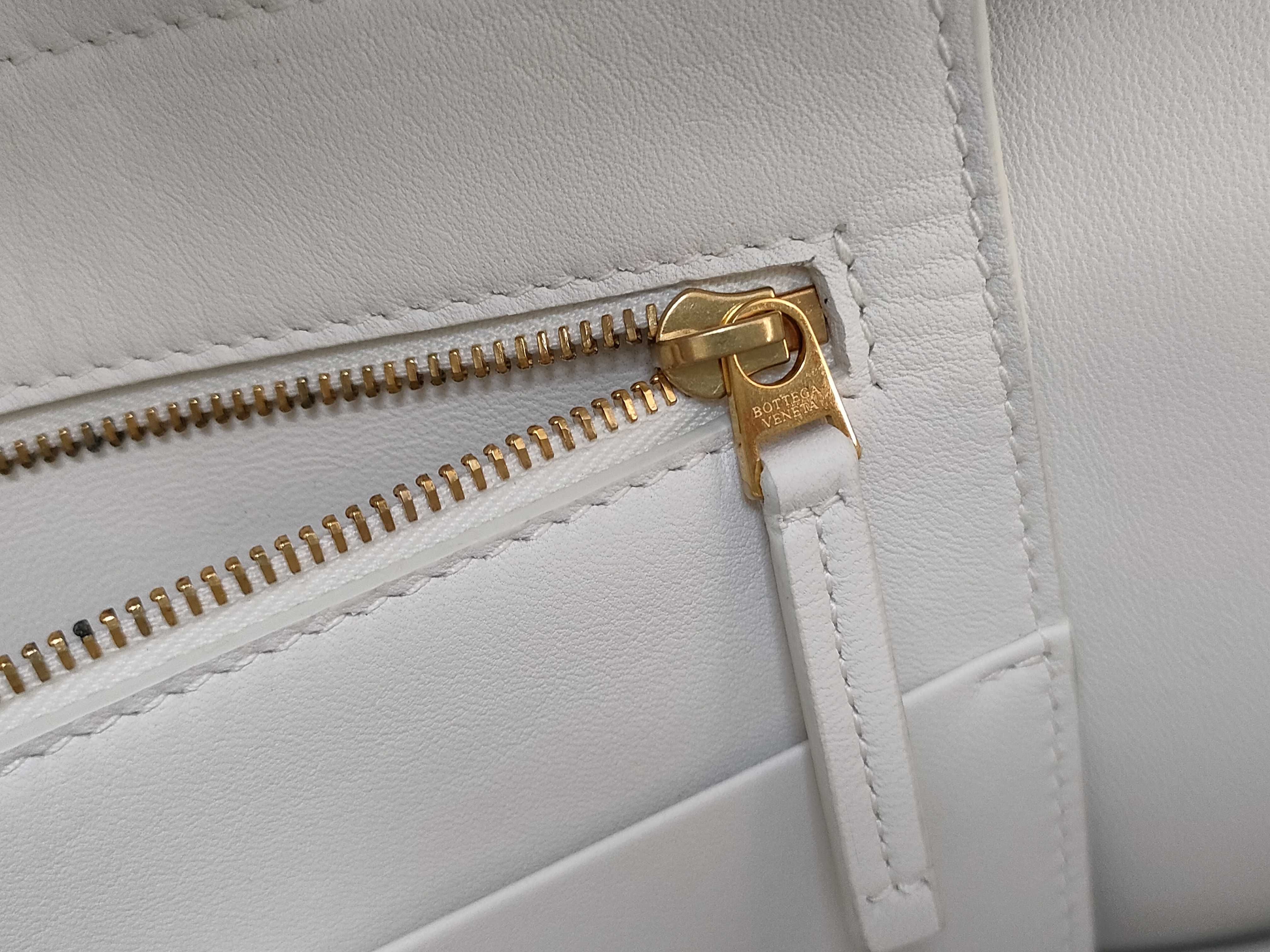 BV Bottega Veneta Arco Shoulder Bag Tote Bag — view 12