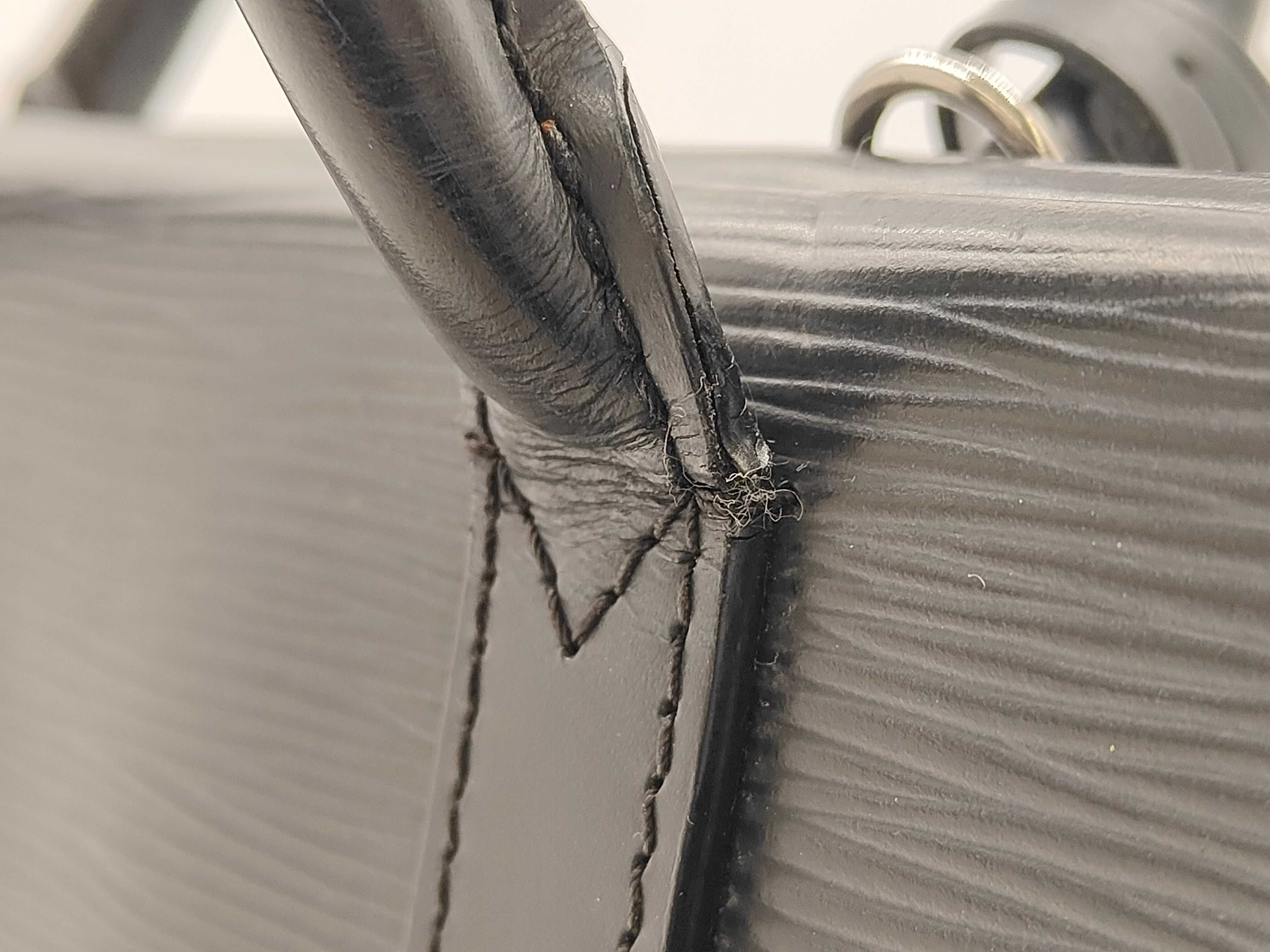 Epi Louis Vuitton Epi Marly MM Handbag — view 5