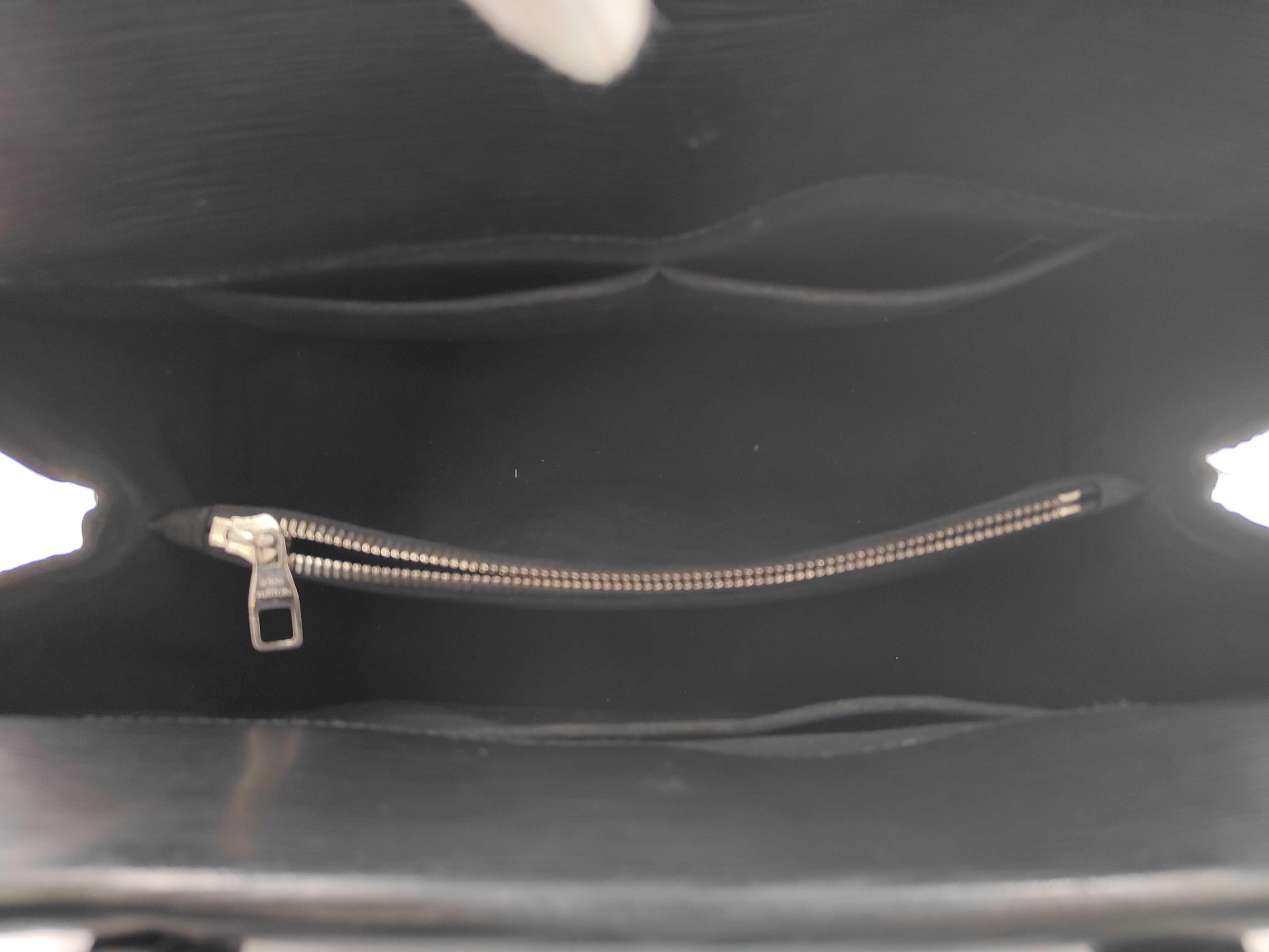 Epi Louis Vuitton Epi Marly MM Handbag — view 8