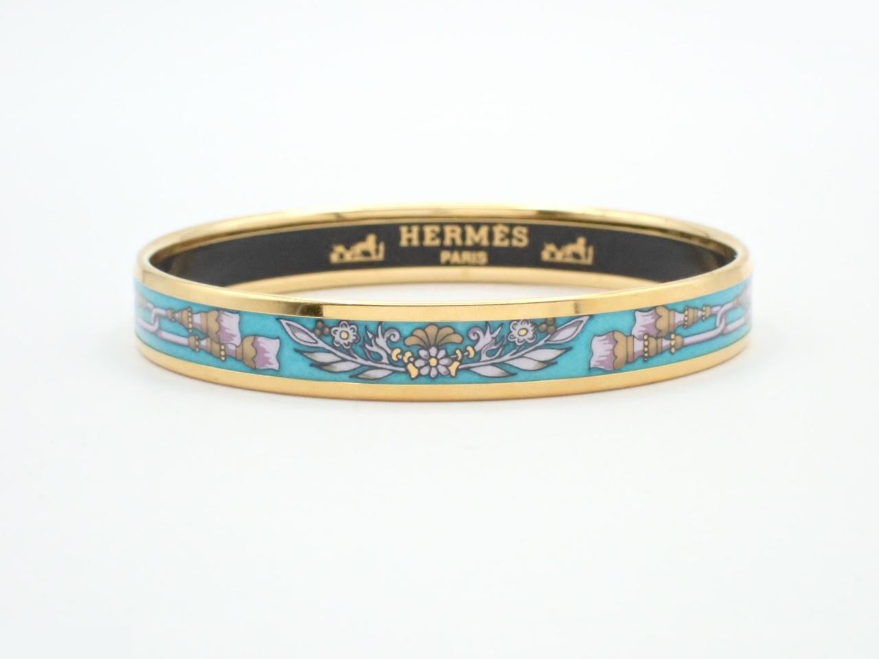 Enamel bangle, wrist circumference approximately 19.5 cm