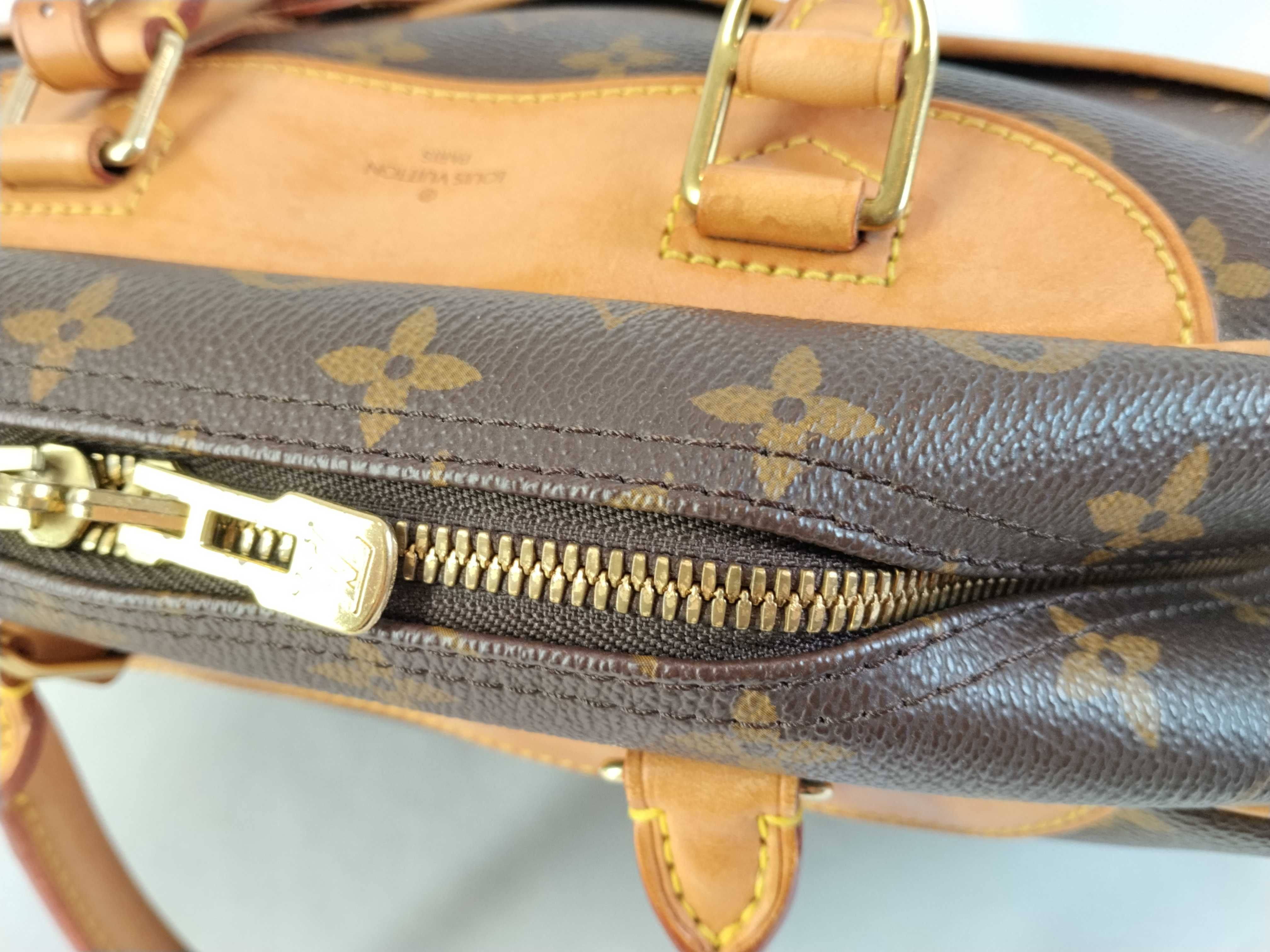 Monogram Louis Vuitton Deauville Monogram M47270 Handbag — view 9