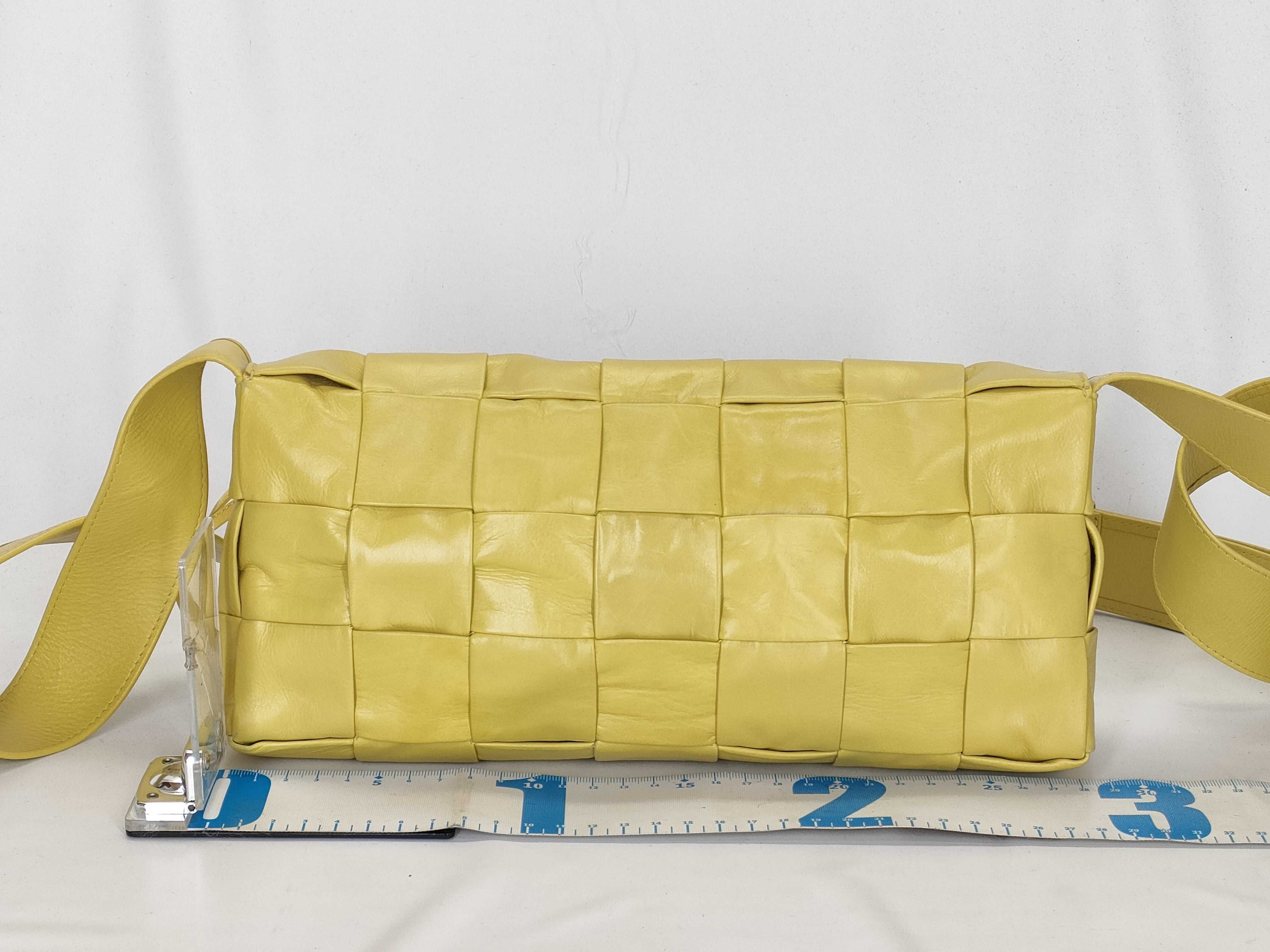 Intrecciato Bottega Veneta Cassette Yellow Shoulder Bag — view 2