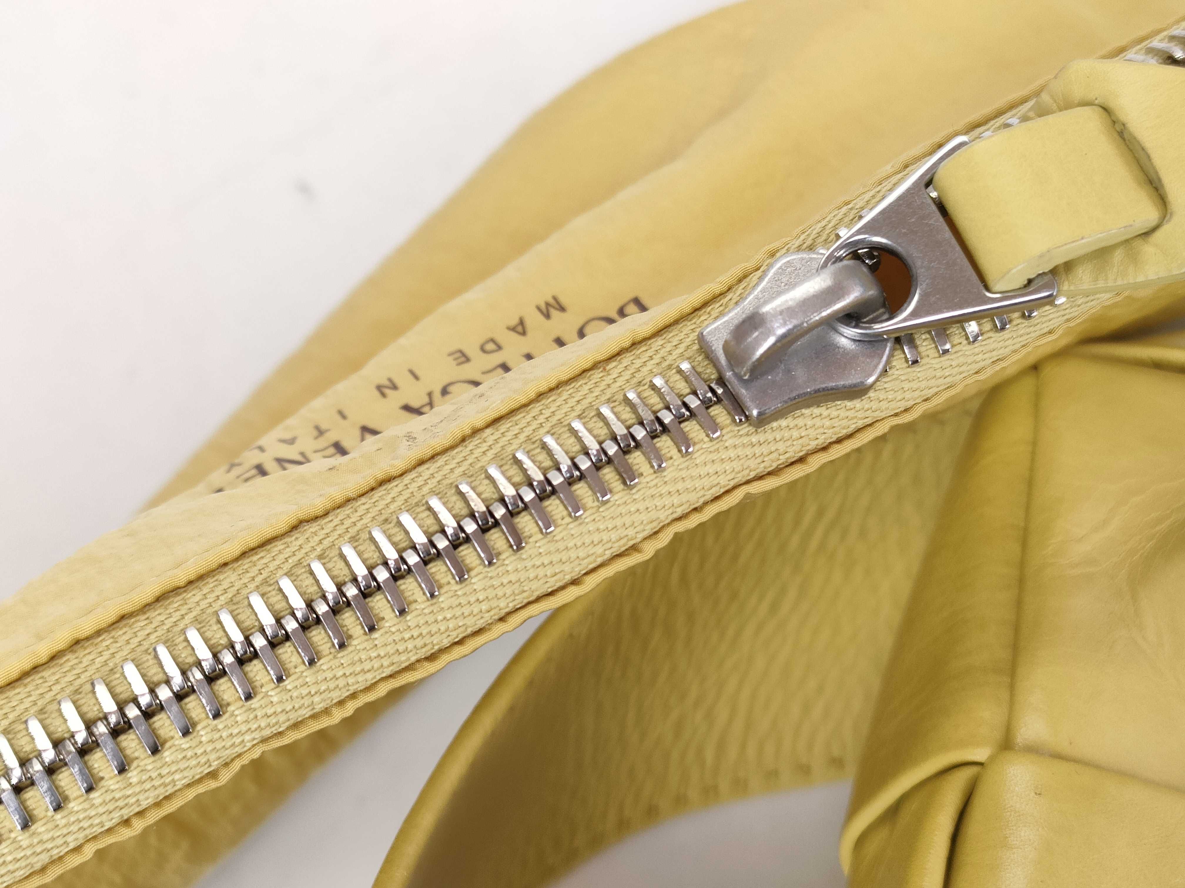Intrecciato Bottega Veneta Cassette Yellow Shoulder Bag — view 15
