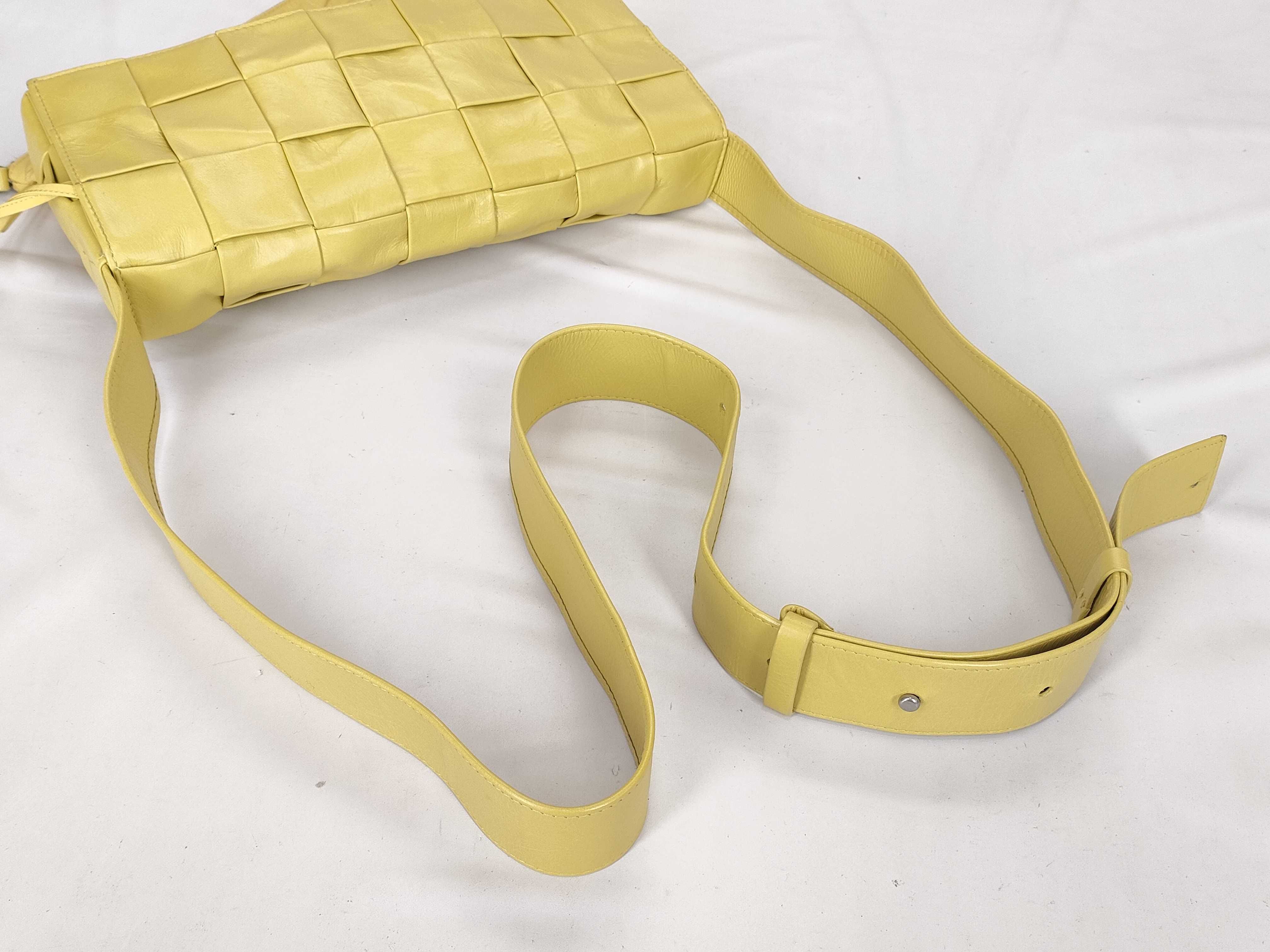 Intrecciato Bottega Veneta Cassette Yellow Shoulder Bag — view 3