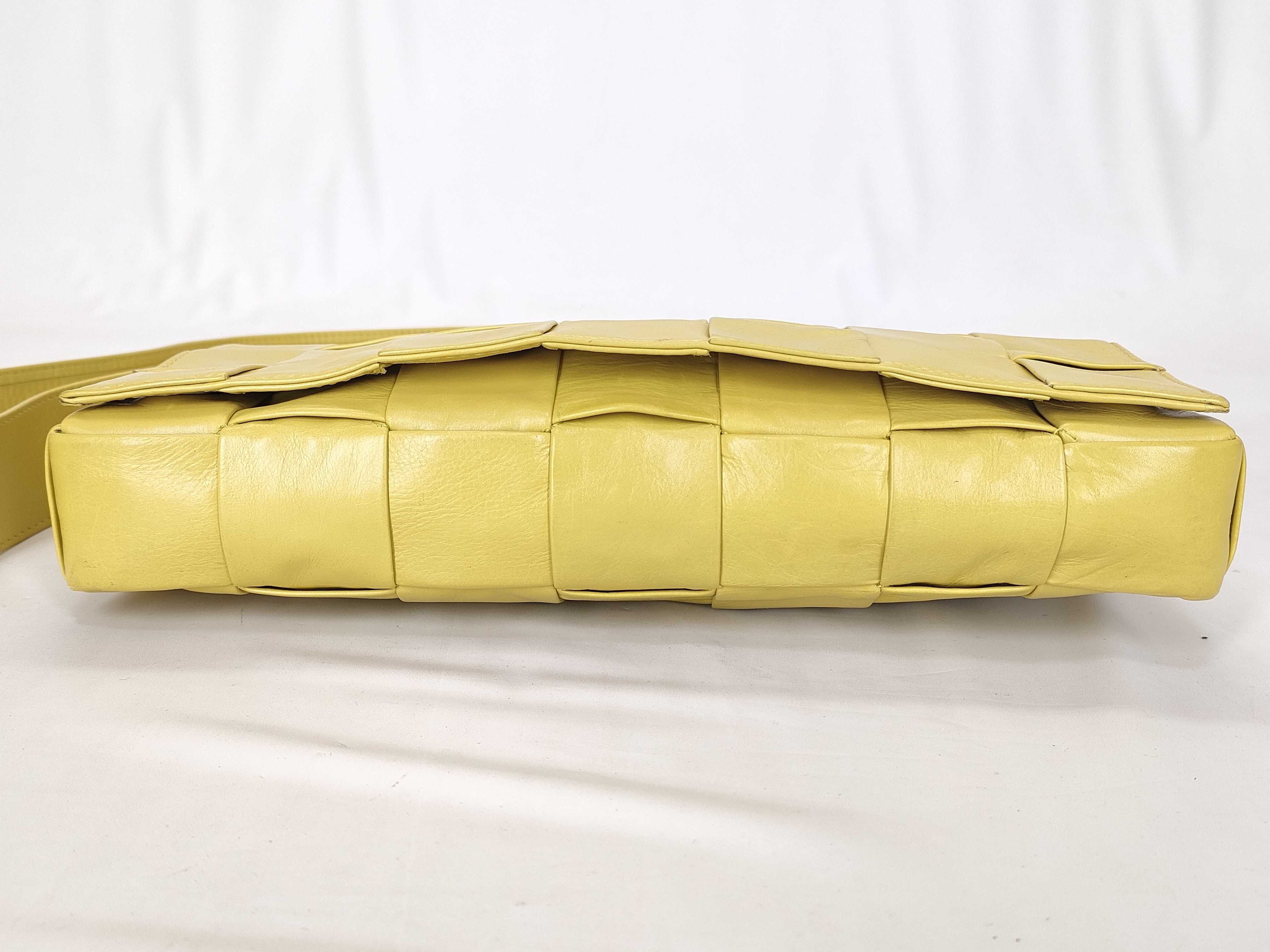 Intrecciato Bottega Veneta Cassette Yellow Shoulder Bag — view 7