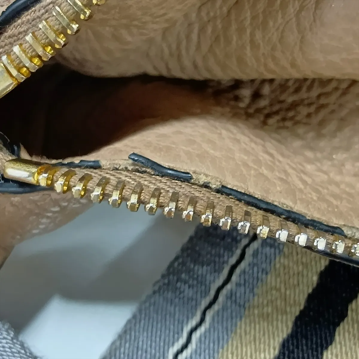 Vitello Leather Shoulder Bag, Beige — view 12