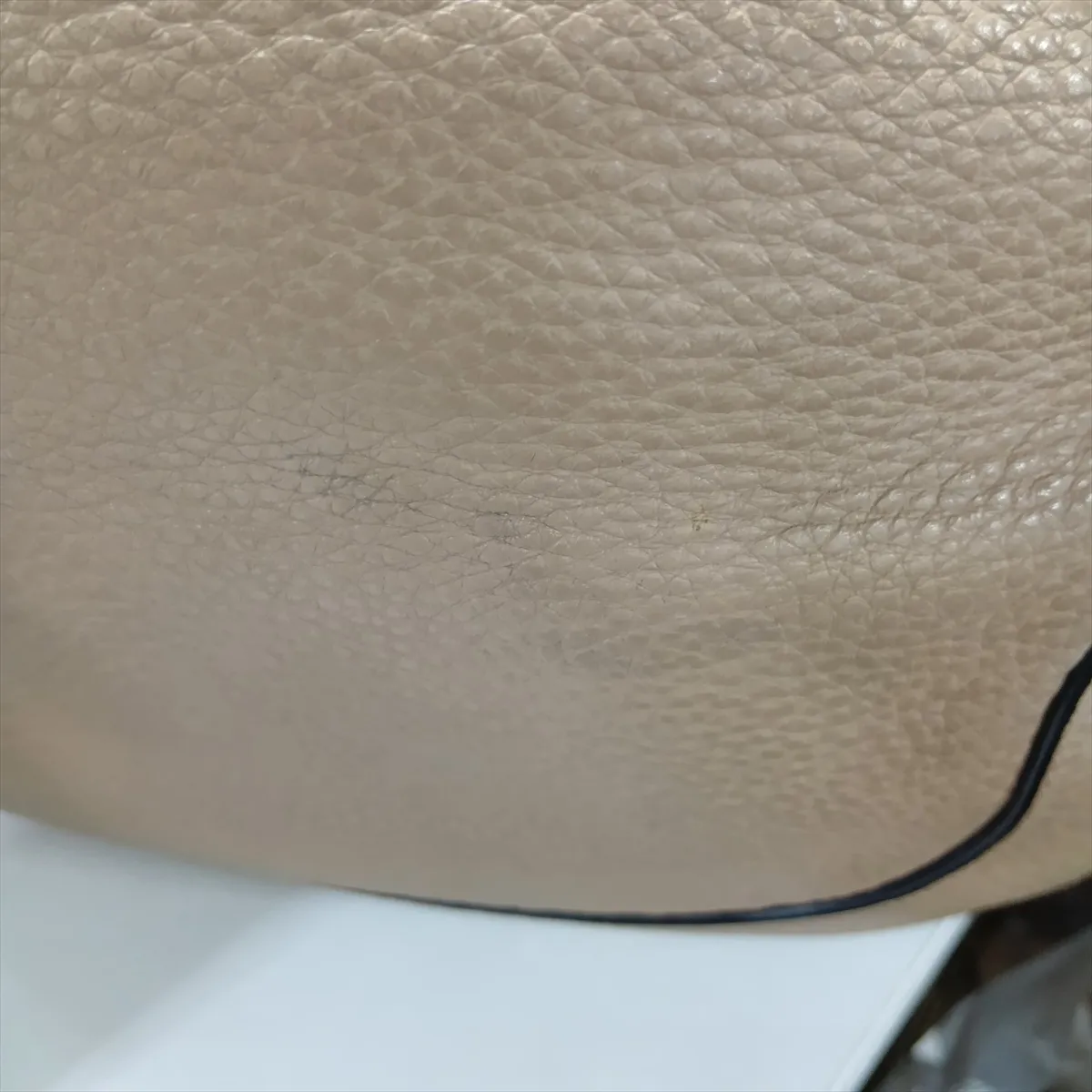 Vitello Leather Shoulder Bag, Beige — view 14
