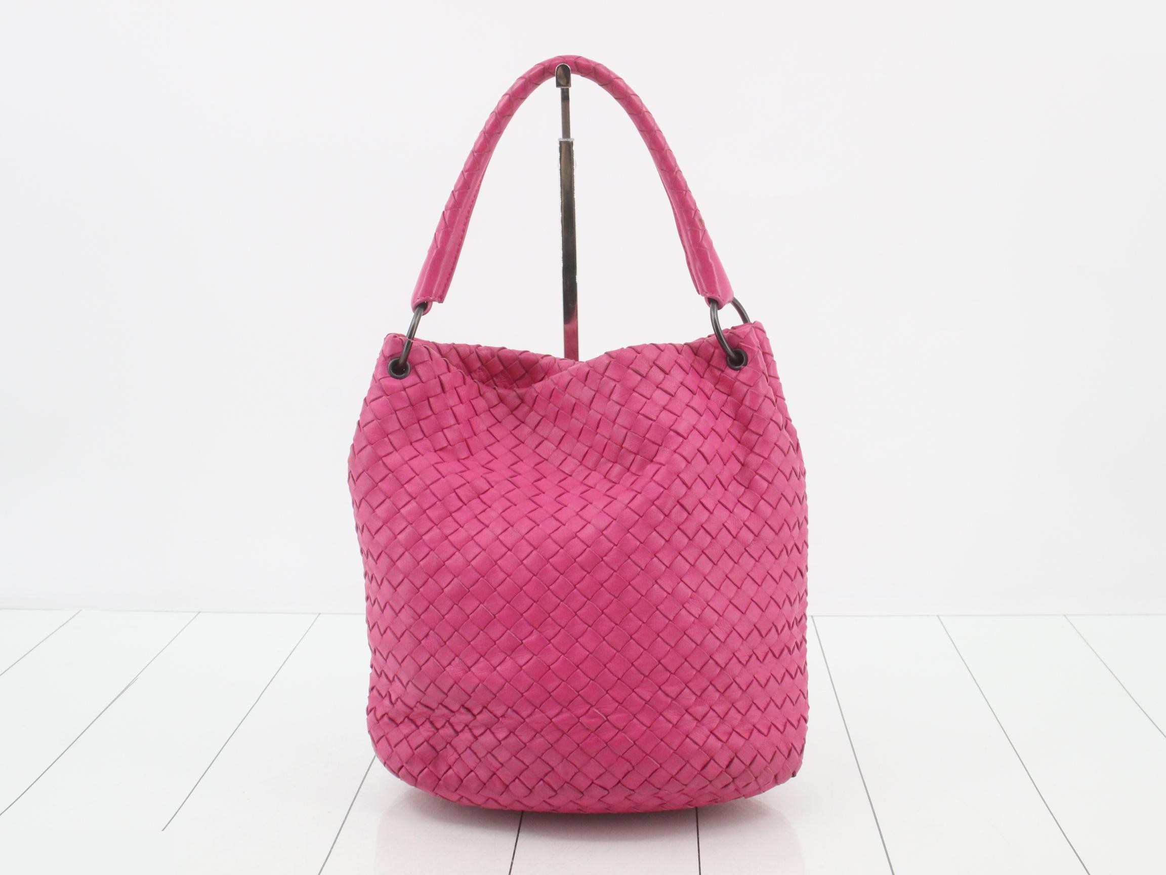 Intrecciato leather handbag, pink — view 2