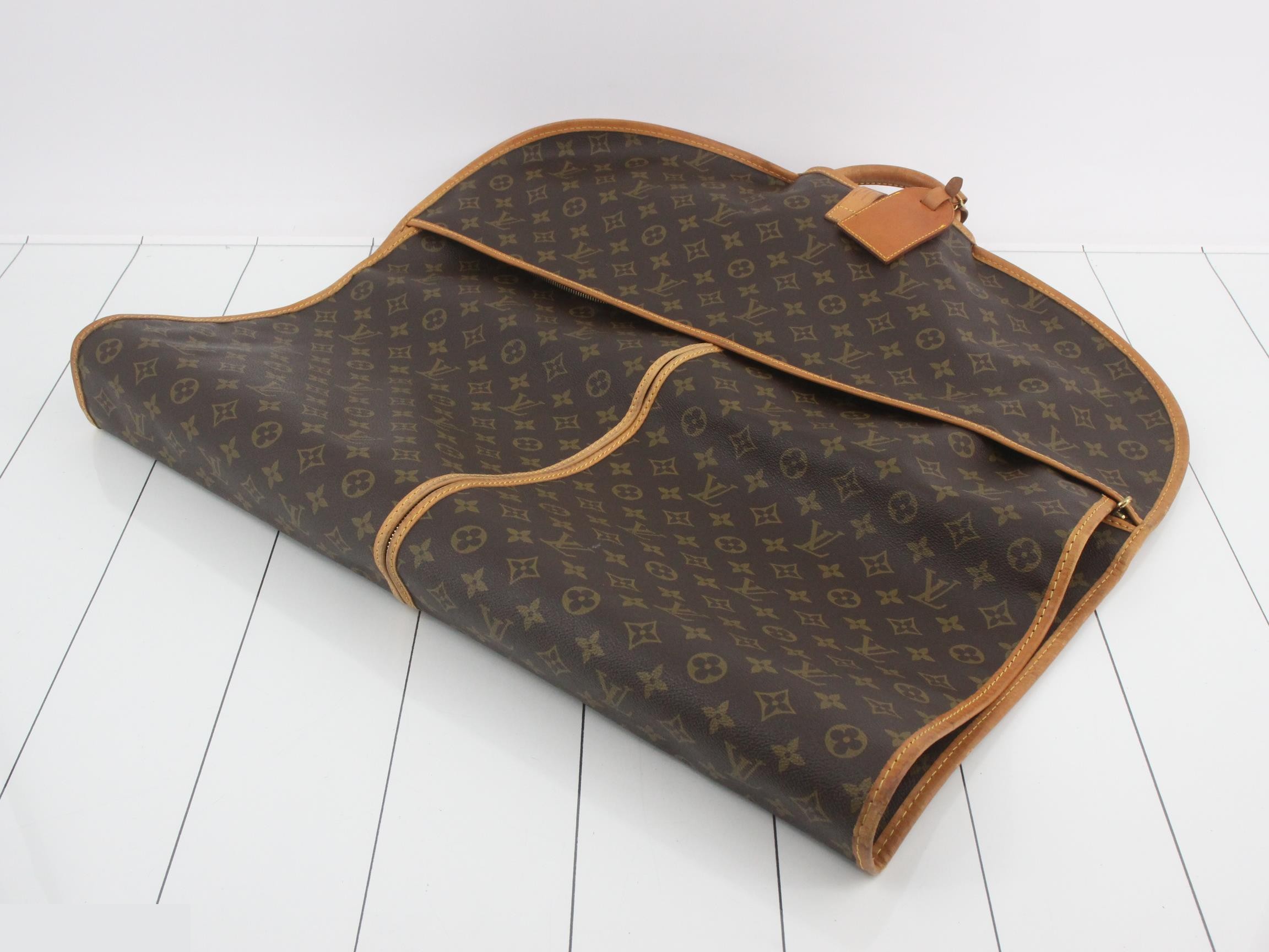 M23542 Monogram Sac de Portemente Garment Case — view 2