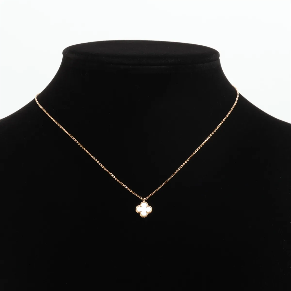 Sweet Alhambra Shell Necklace, 750 (Yellow Gold), 2.7g, JB331260. — view 5