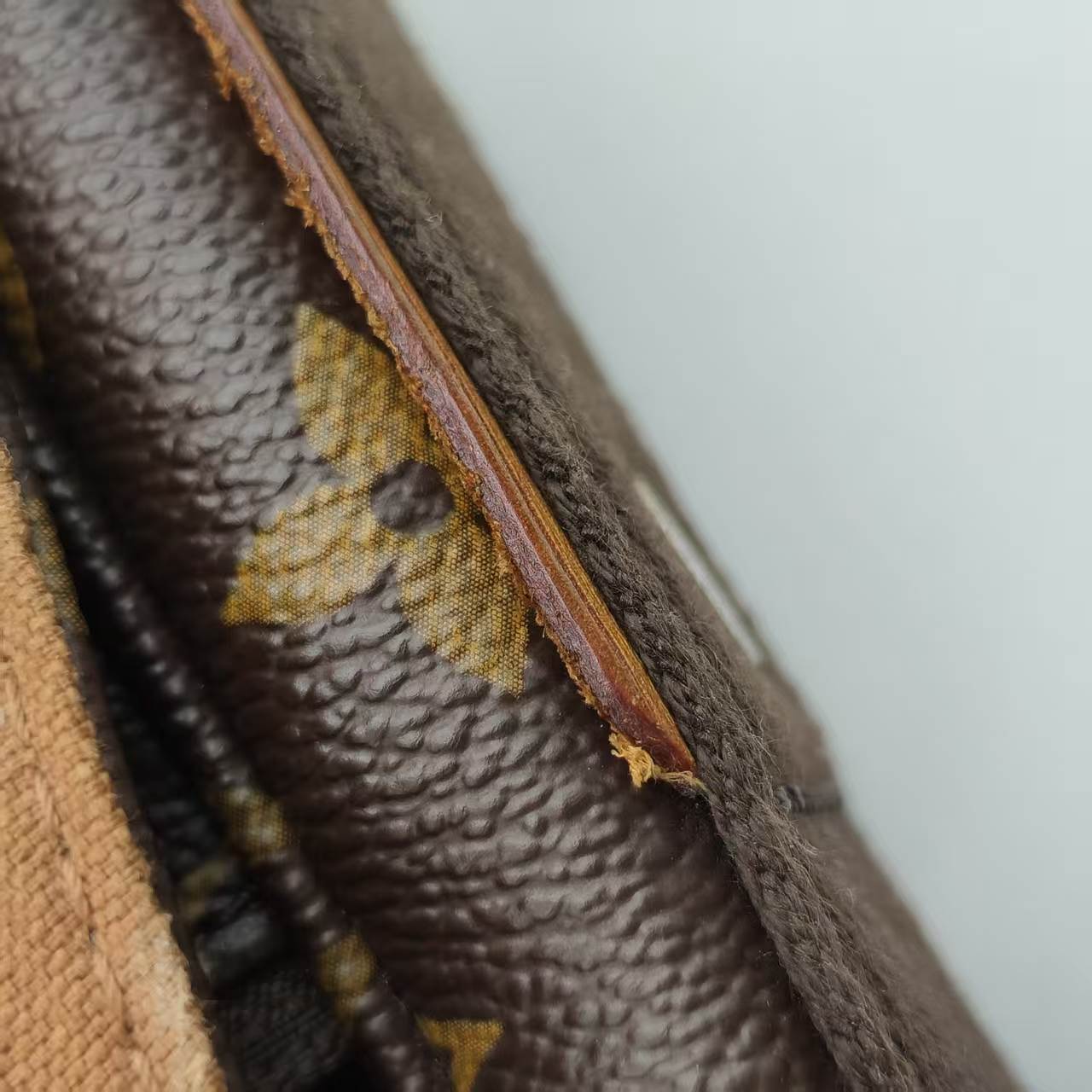 【*Shipped from: China*】LOUIS VUITTON PU Shoulder Bag — view 12