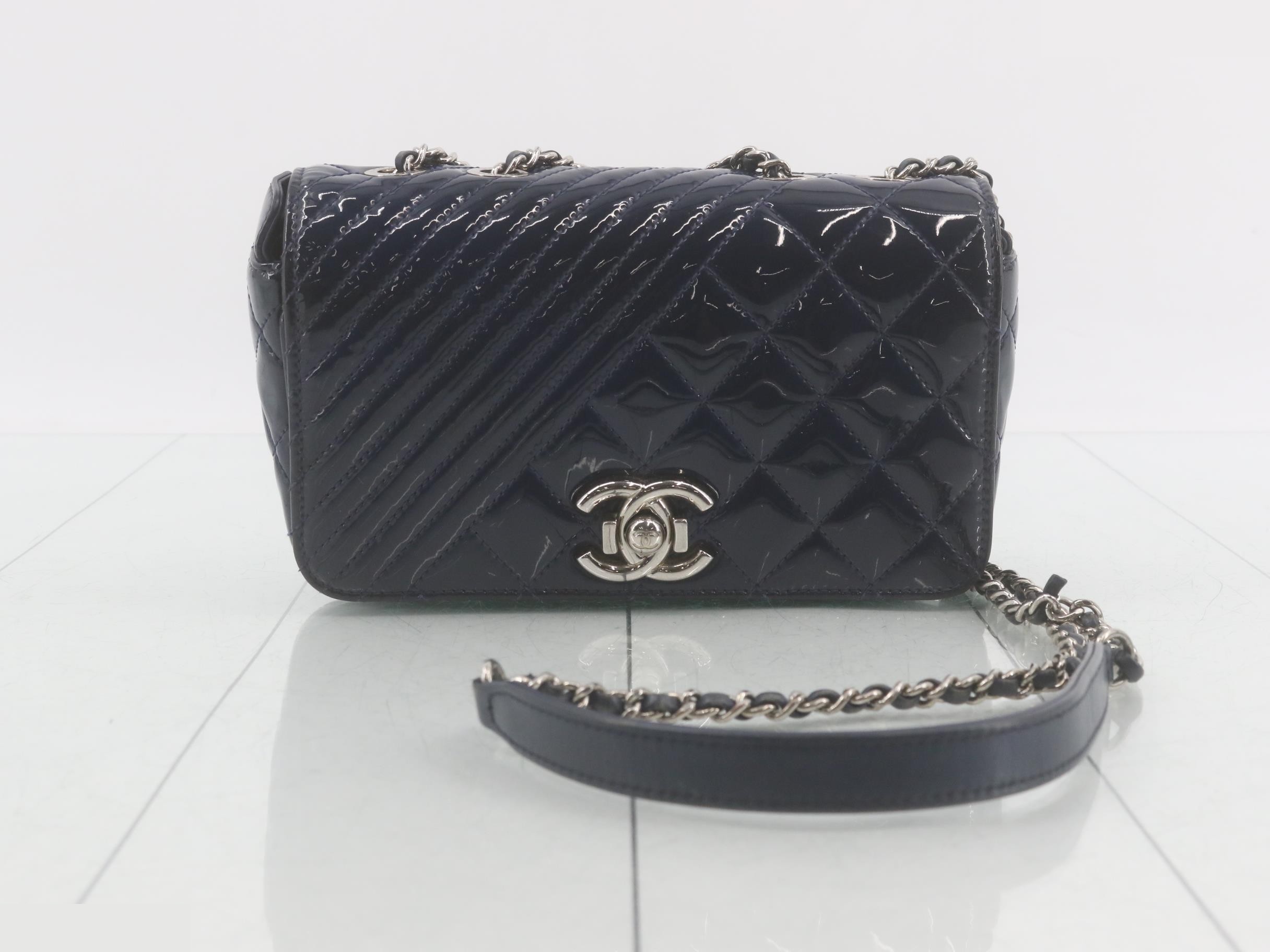 Matelassé Shoulder Bag