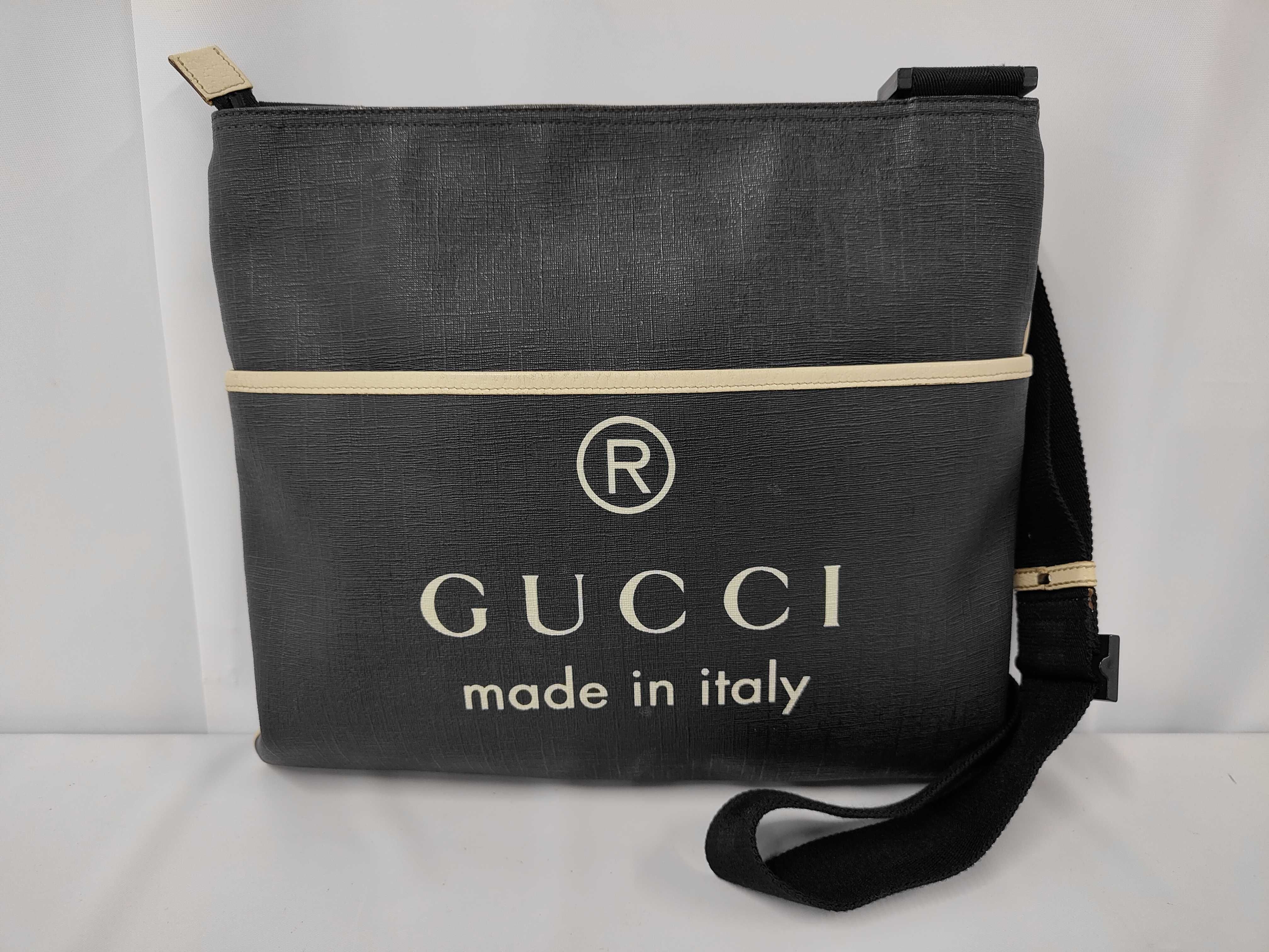 GG Supreme Shoulder Bag