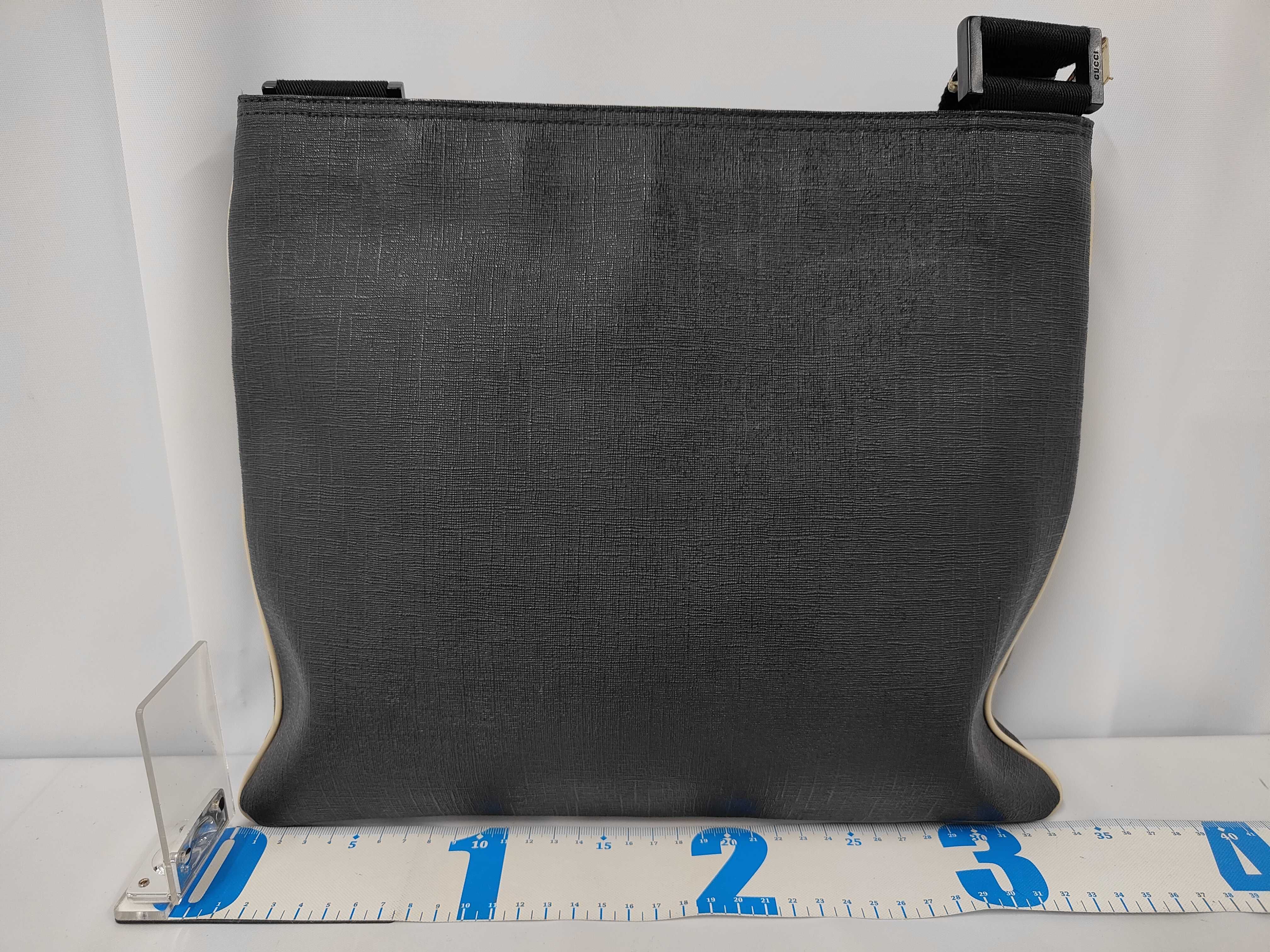 GG Supreme Shoulder Bag — view 2