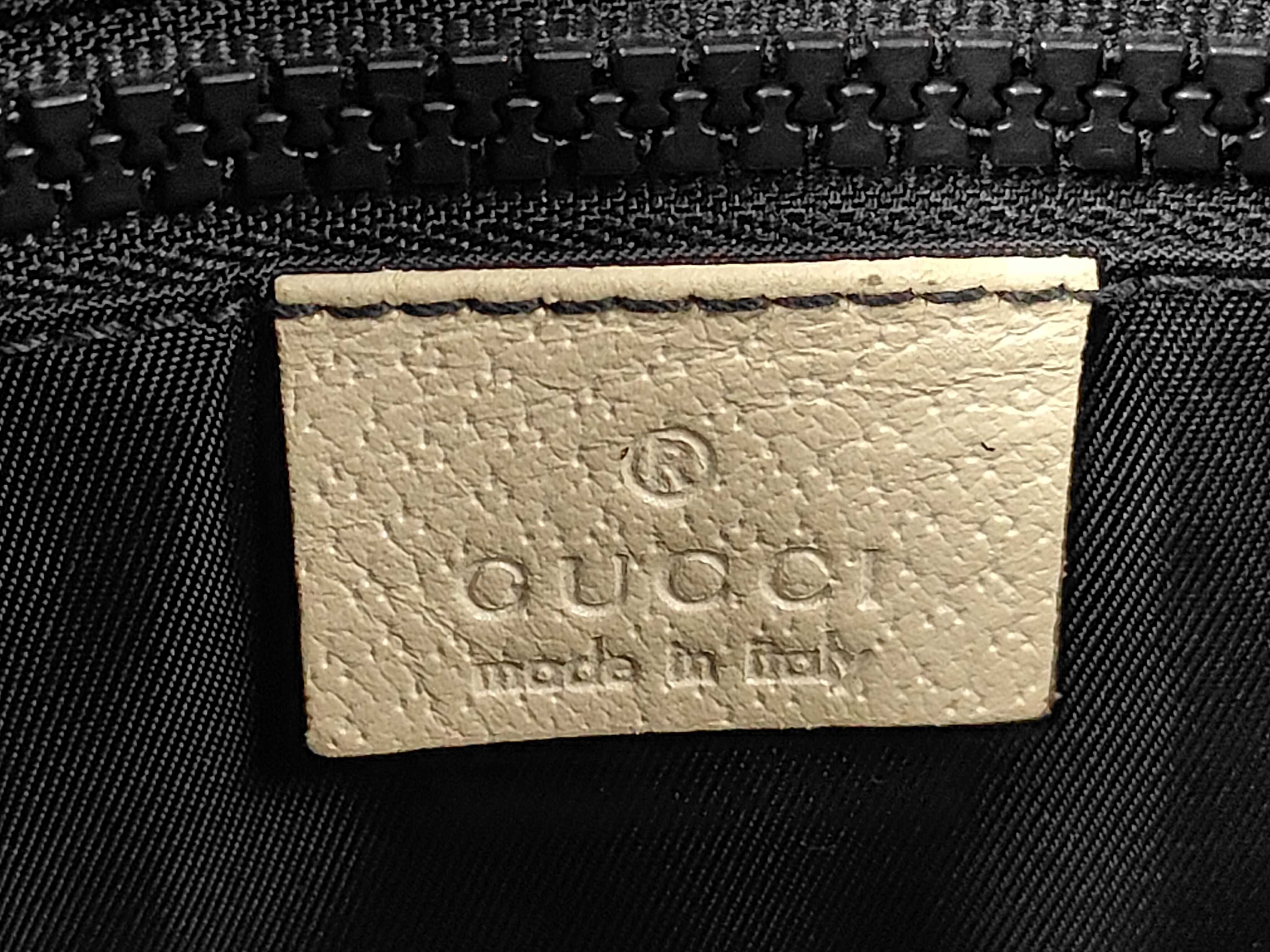 GG Supreme Shoulder Bag — view 9