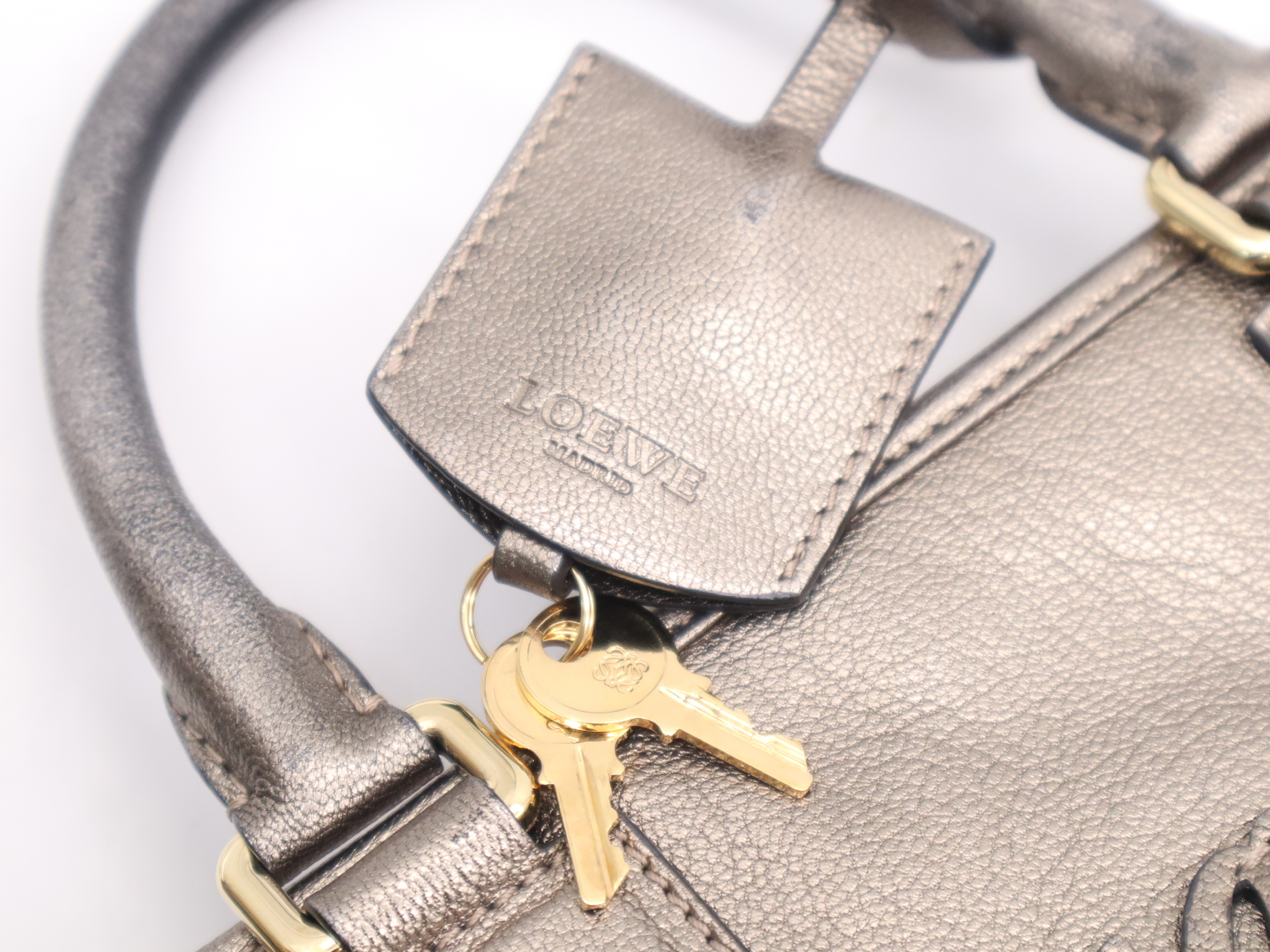 Leather Amazona 28 Handbag with Padlock, 2 Keys, and Clochette (Gold) — view 14