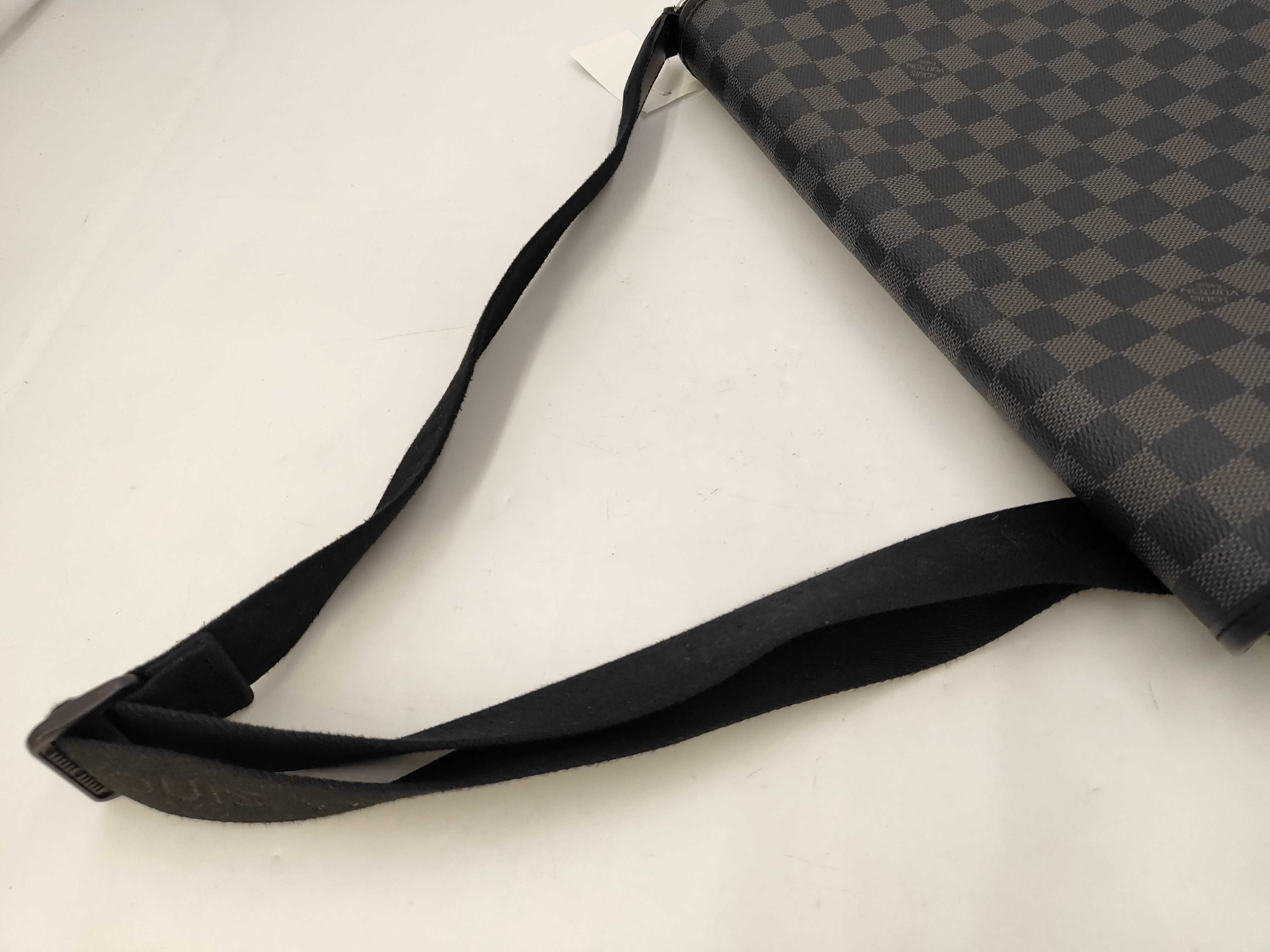 Damier Graphite Daniel MM Shoulder Bag — view 4