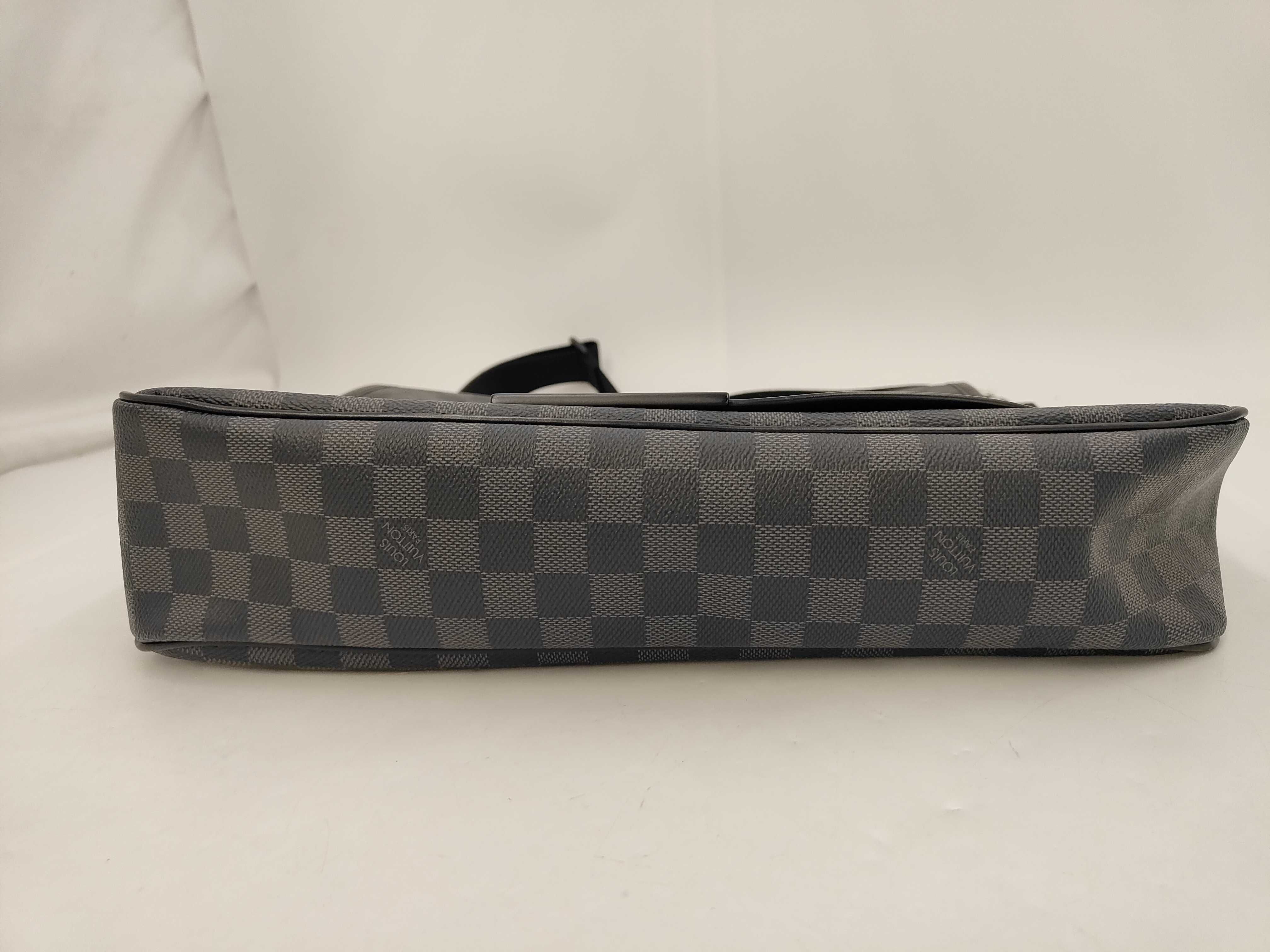 Damier Graphite Daniel MM Shoulder Bag — view 7