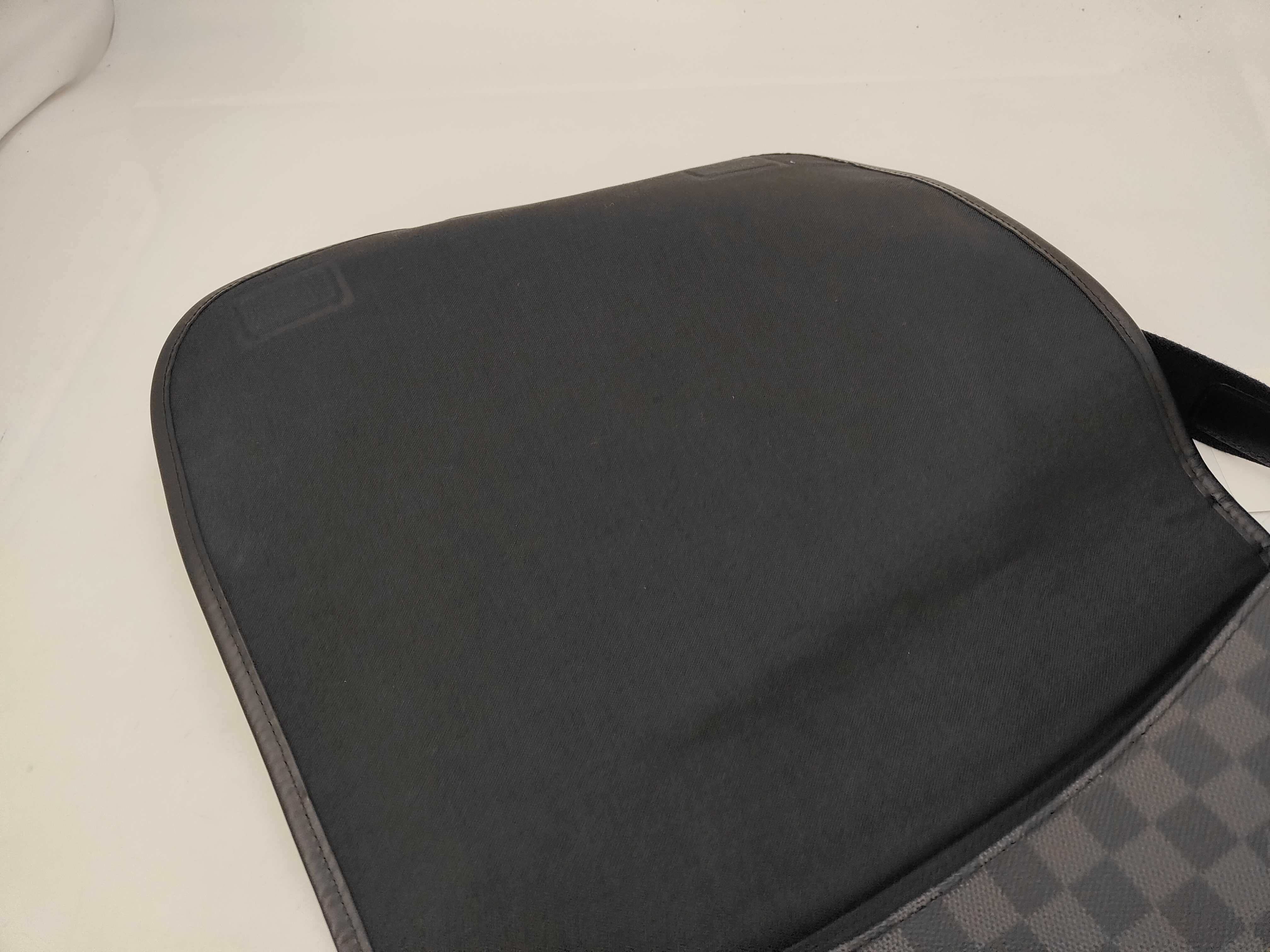Damier Graphite Daniel MM Shoulder Bag — view 8