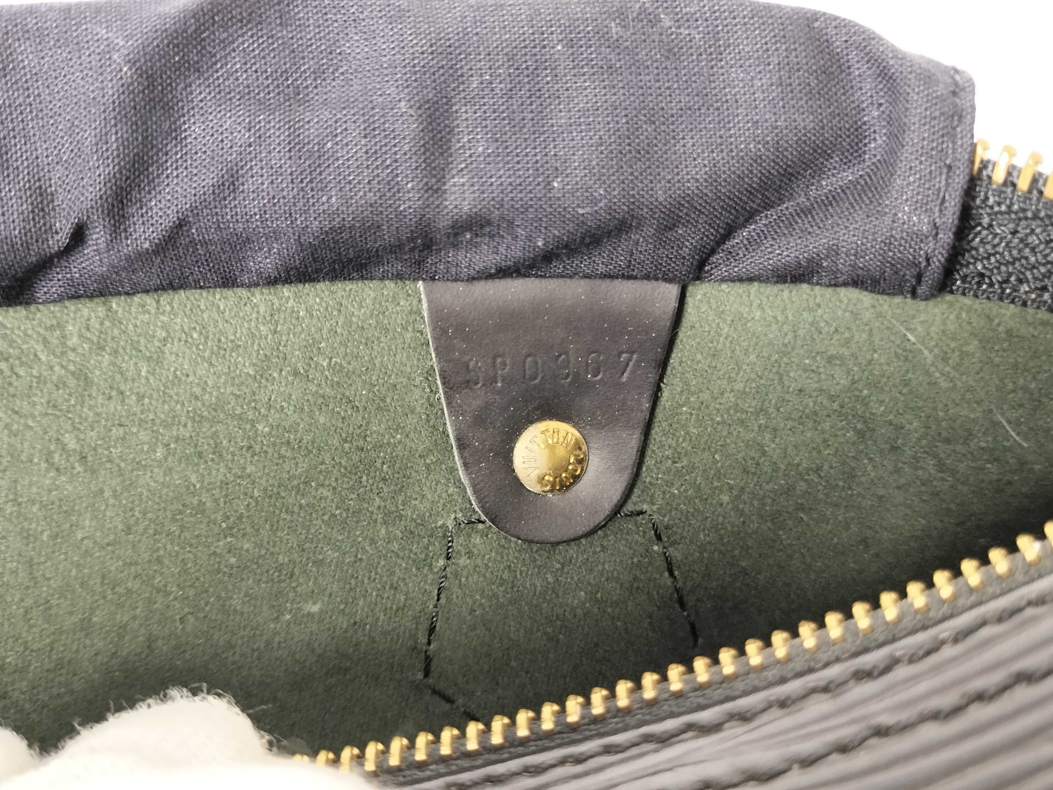 Epi M43012 Speedy 25 Noir Handbag — view 13
