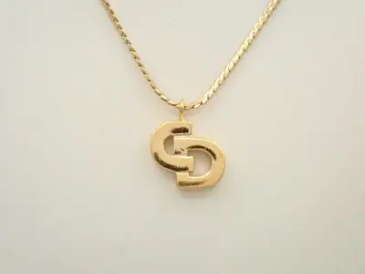 Other lines: Precious metals, necklaces, pendants