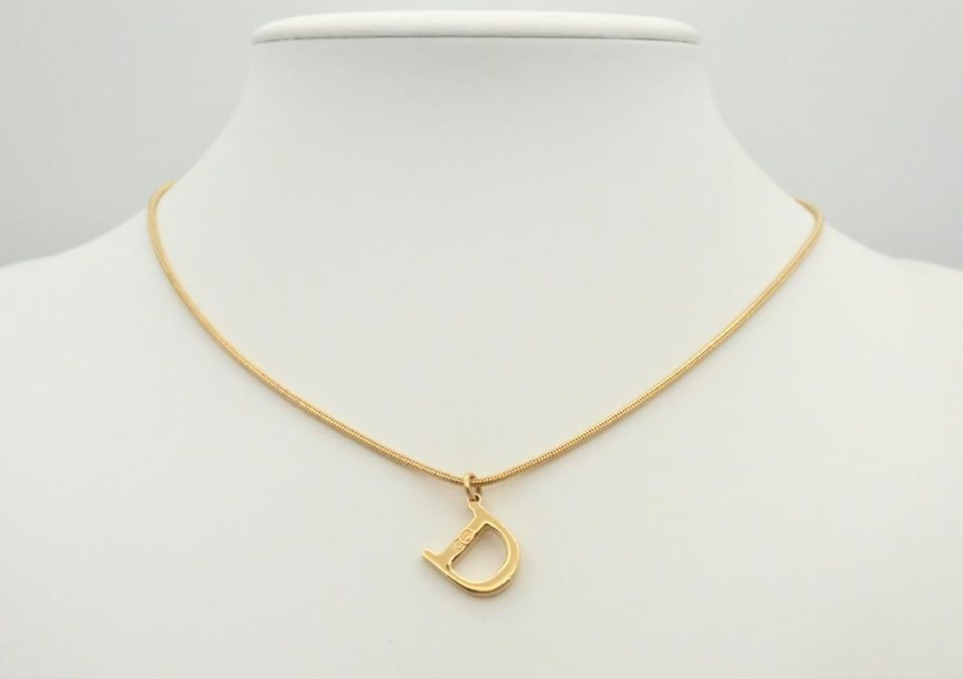 pendant necklace, neck circumference approximately 42cm. — view 2