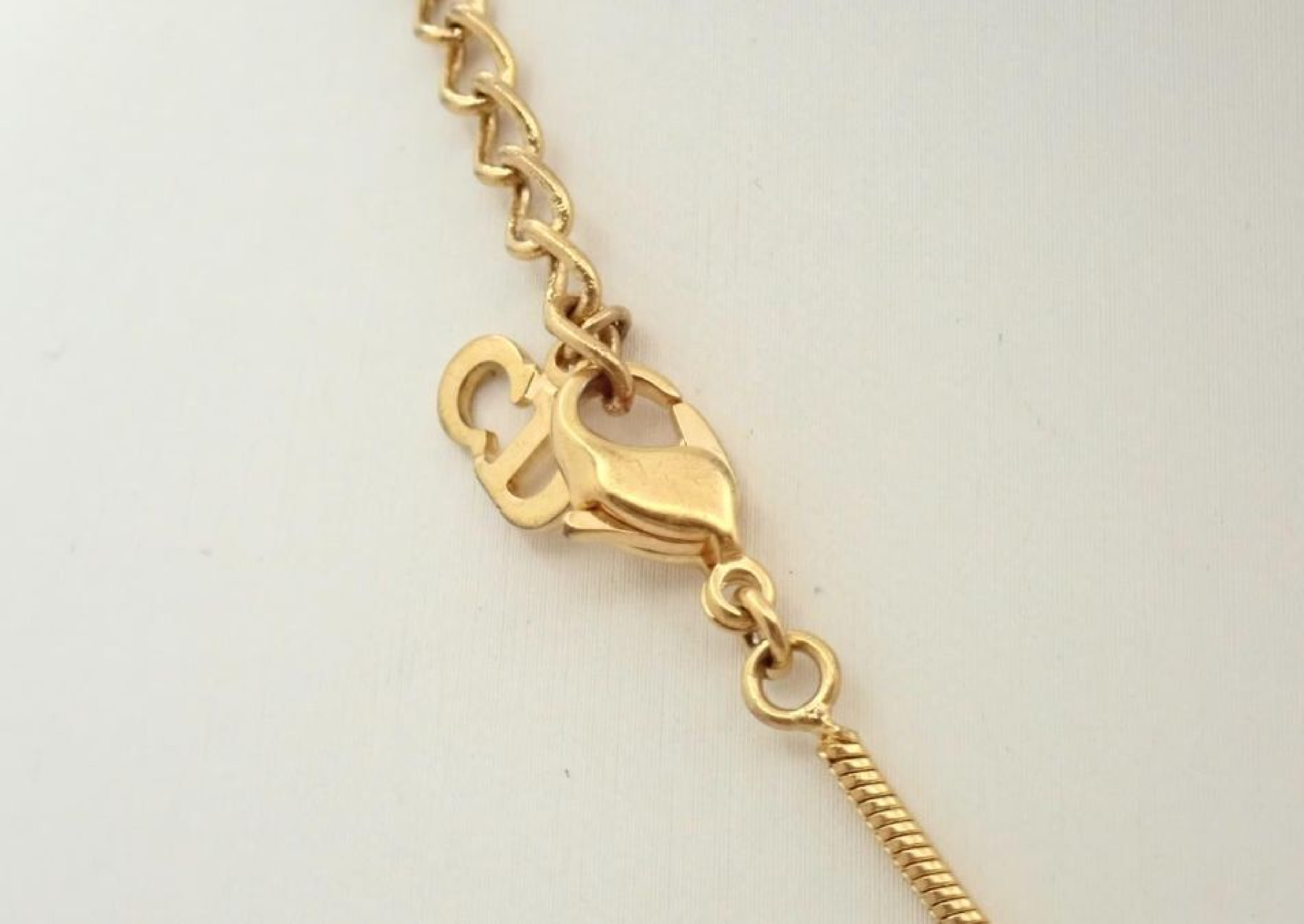 pendant necklace, neck circumference approximately 42cm. — view 3