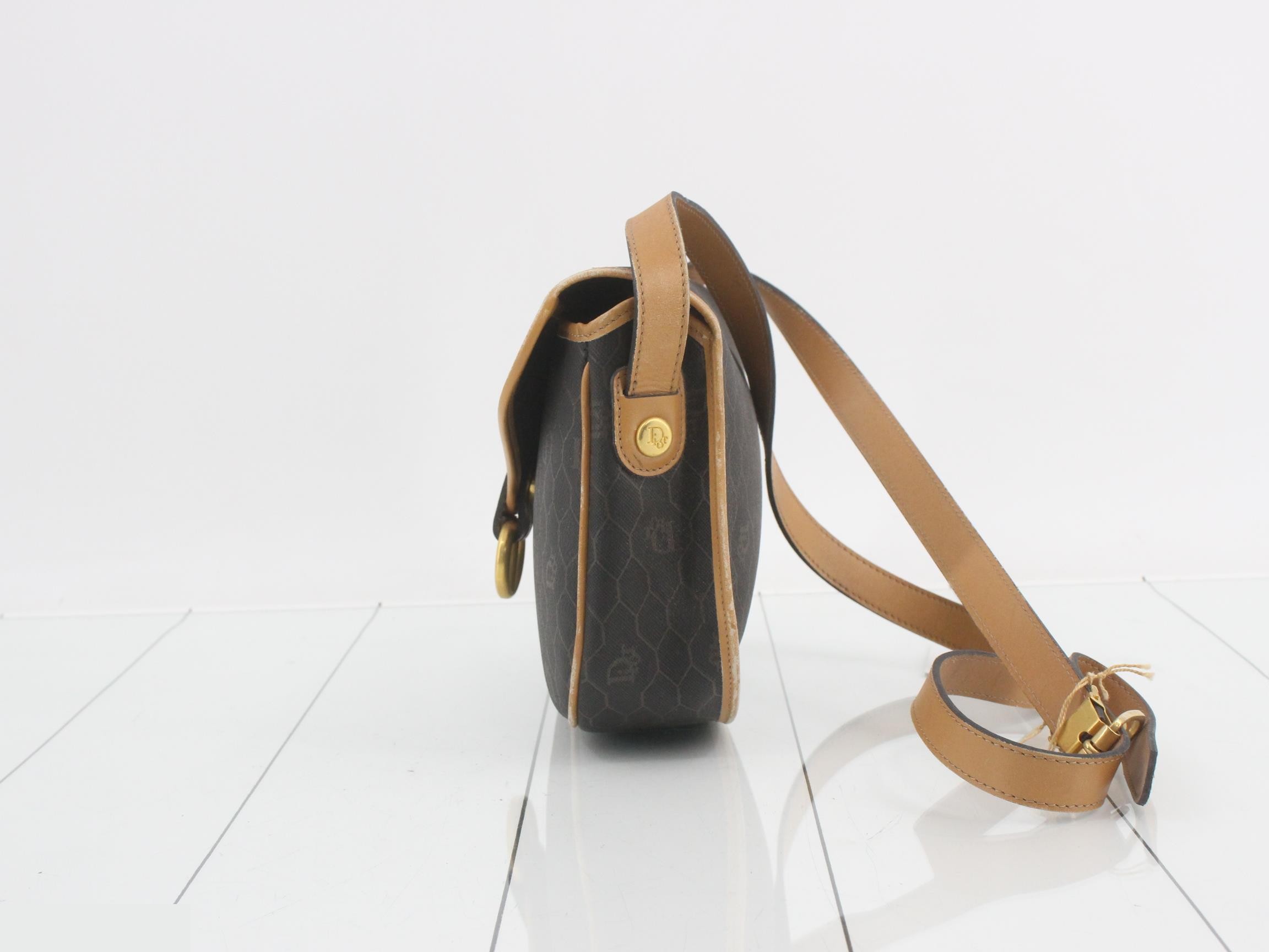Honeycomb pattern PVC shoulder bag — view 3
