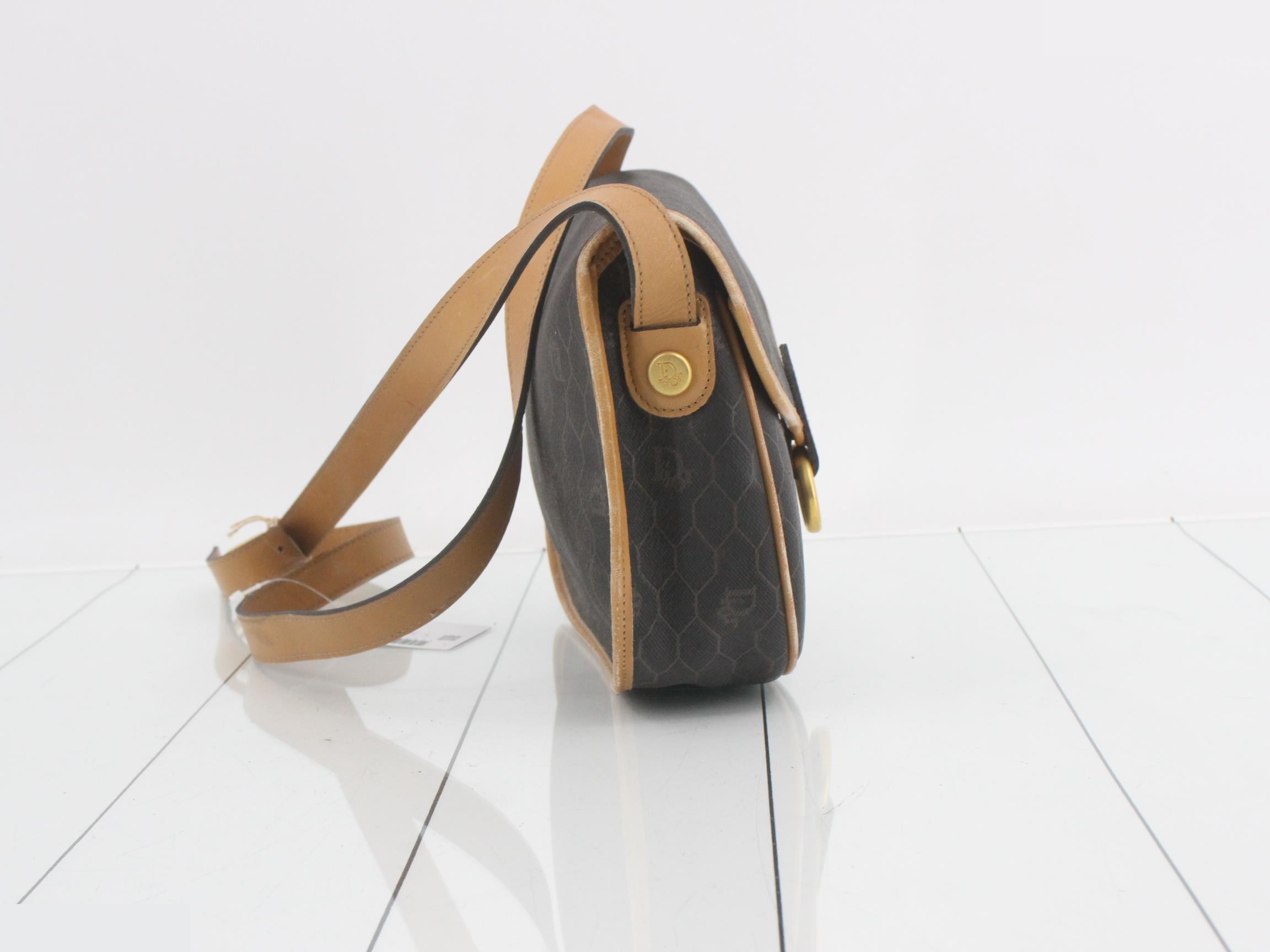 Honeycomb pattern PVC shoulder bag — view 4