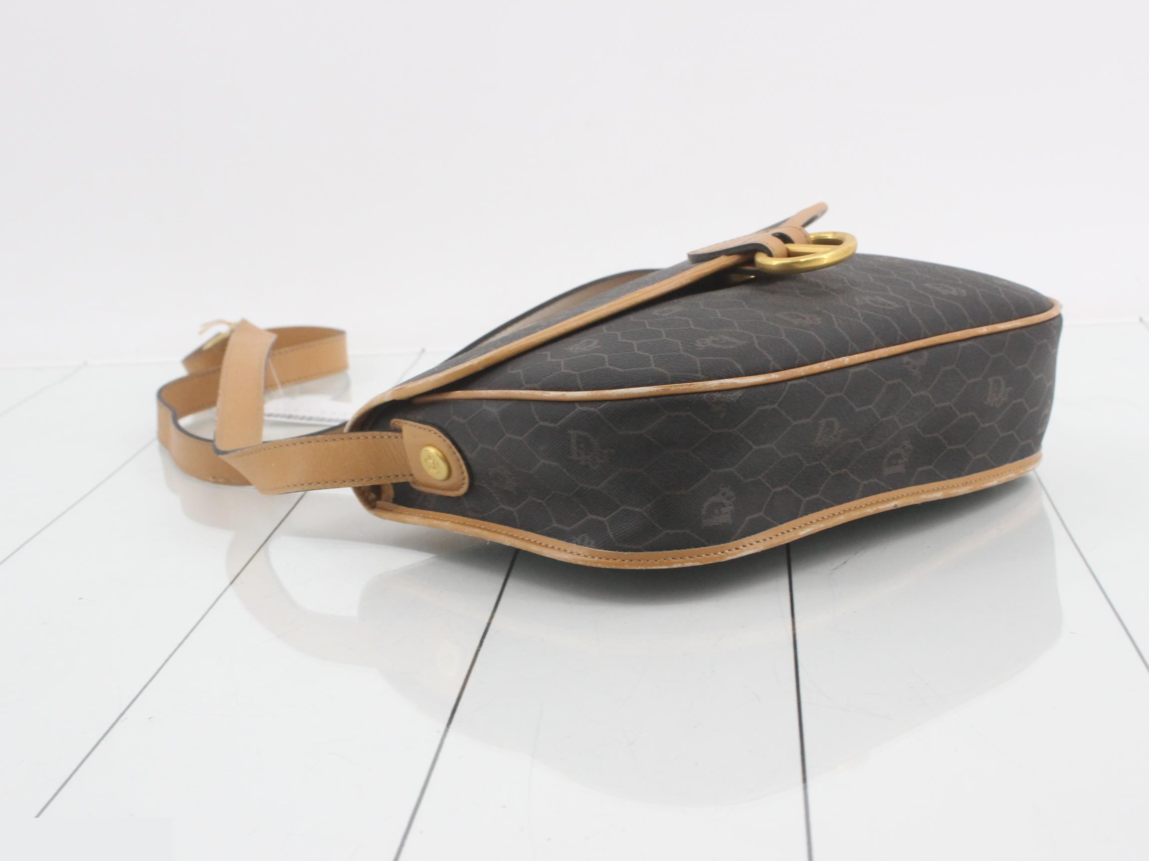 Honeycomb pattern PVC shoulder bag — view 5