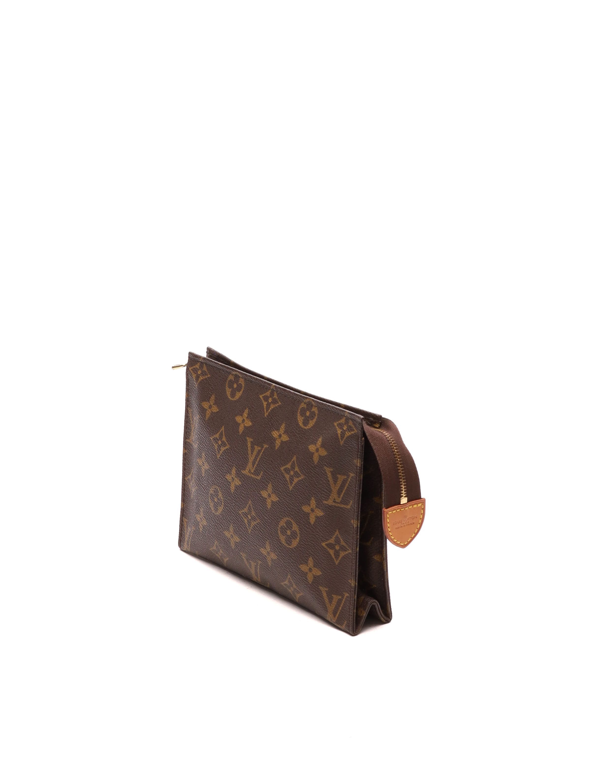 Monogram Poche Toilette 19 — view 3