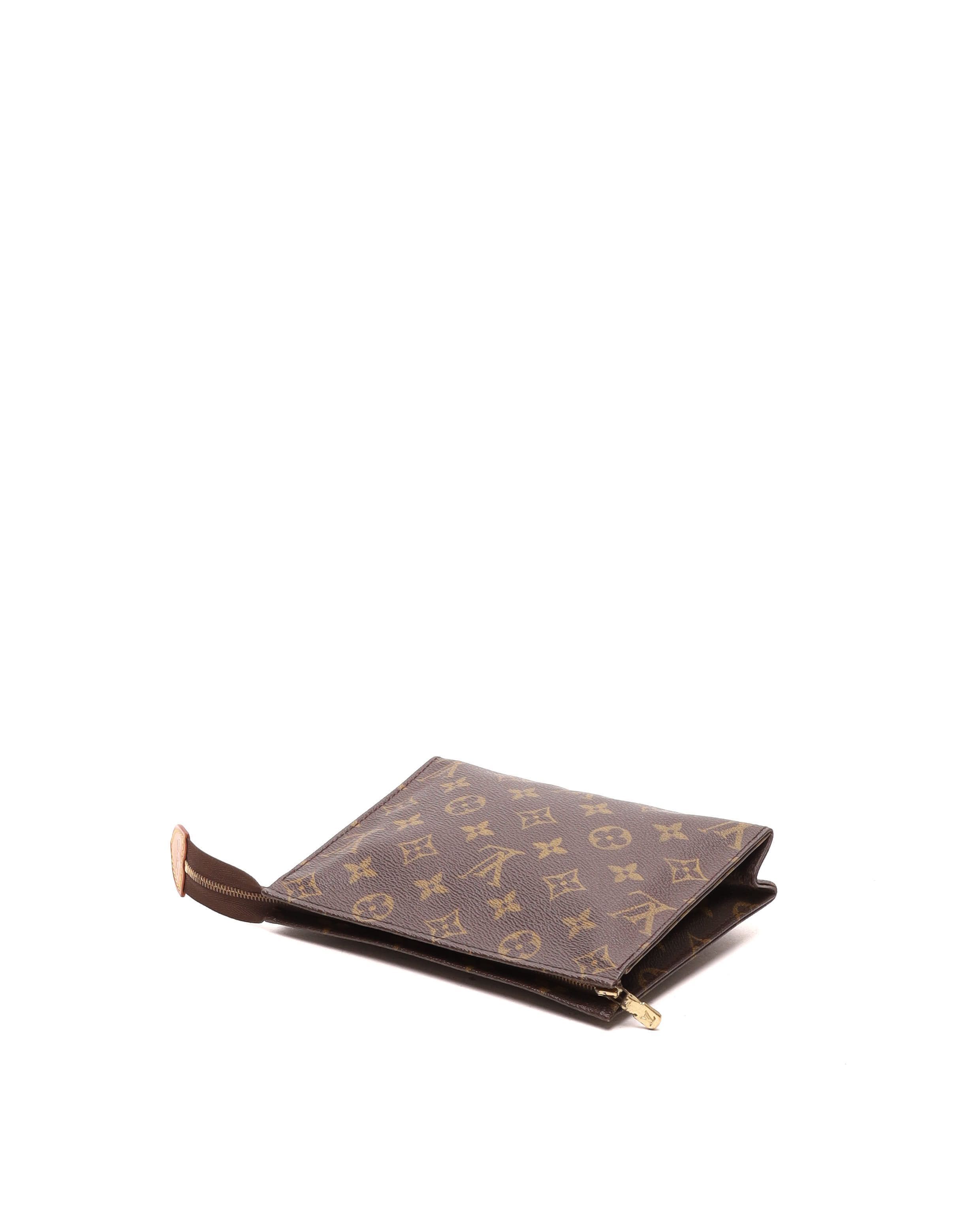 Monogram Poche Toilette 19 — view 4