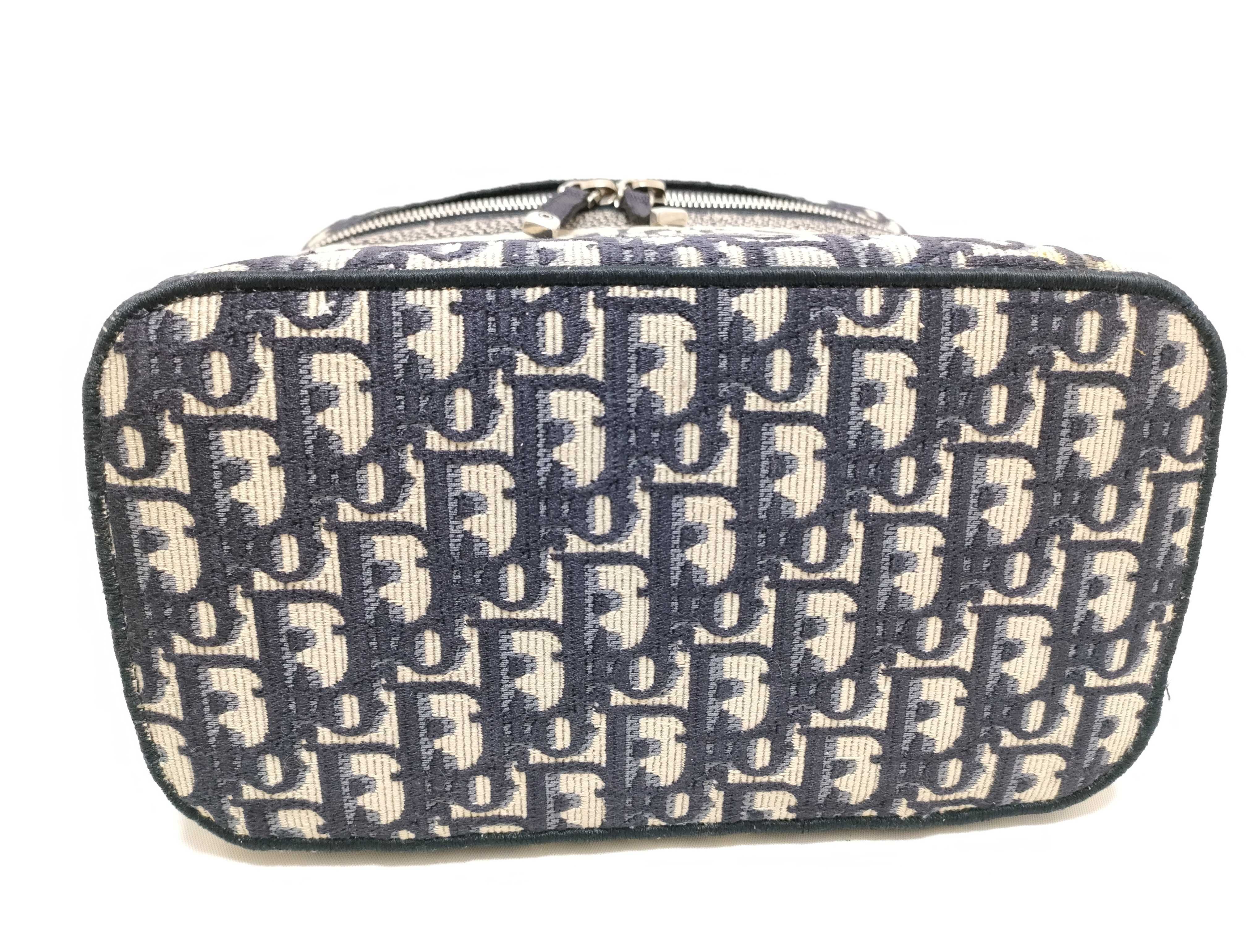 Trotter Vanity Bag — view 8