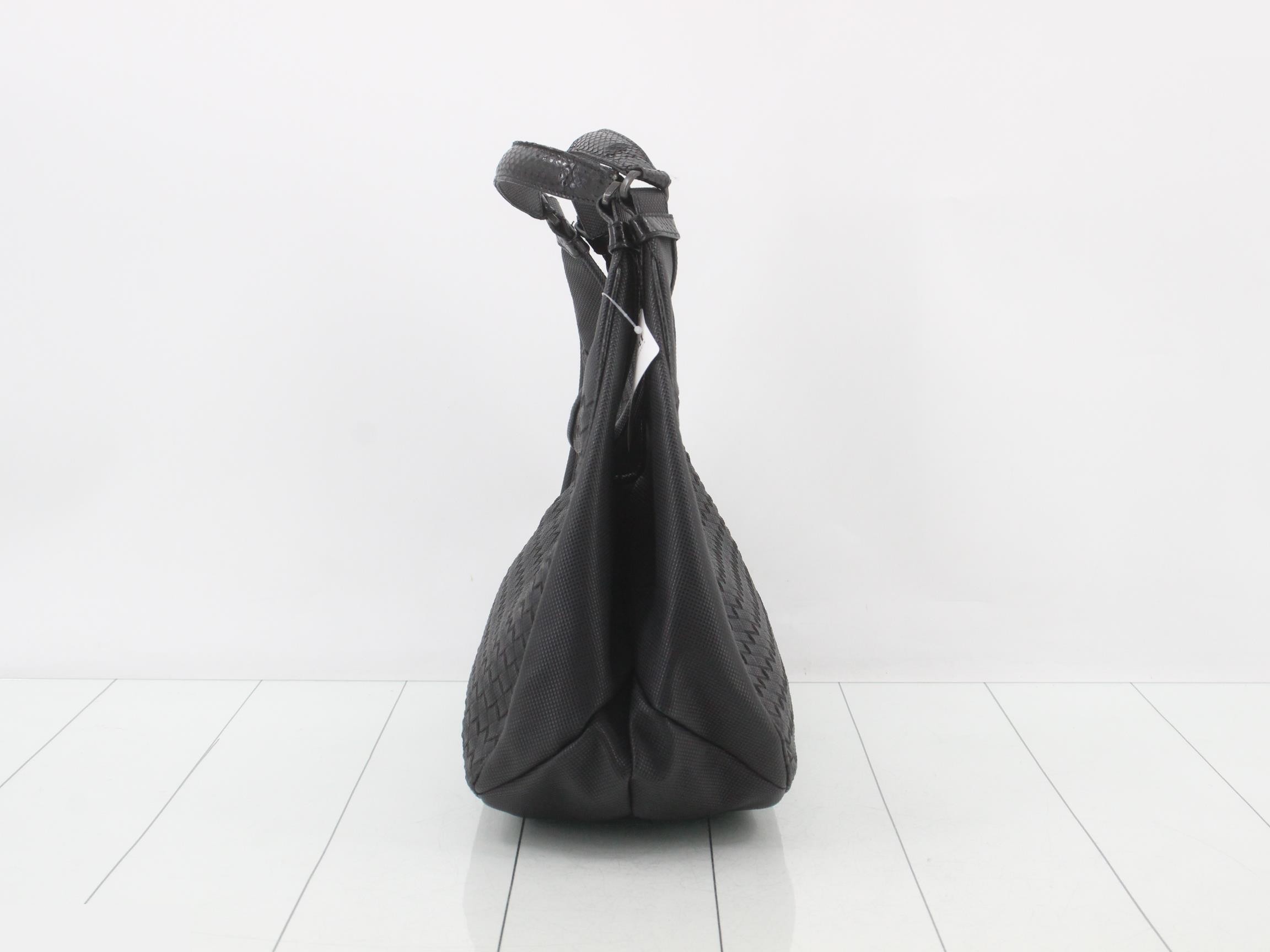 Intrecciato (bag) - Shoulder bag - Campara leather - Black — view 3