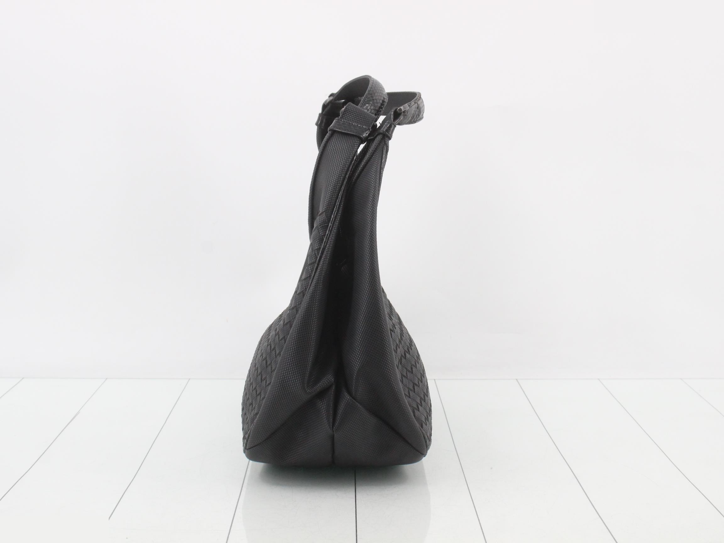 Intrecciato (bag) - Shoulder bag - Campara leather - Black — view 4