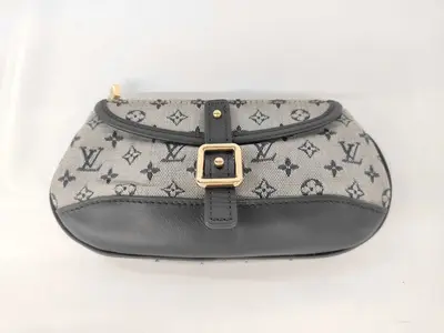 M92695 Pouch