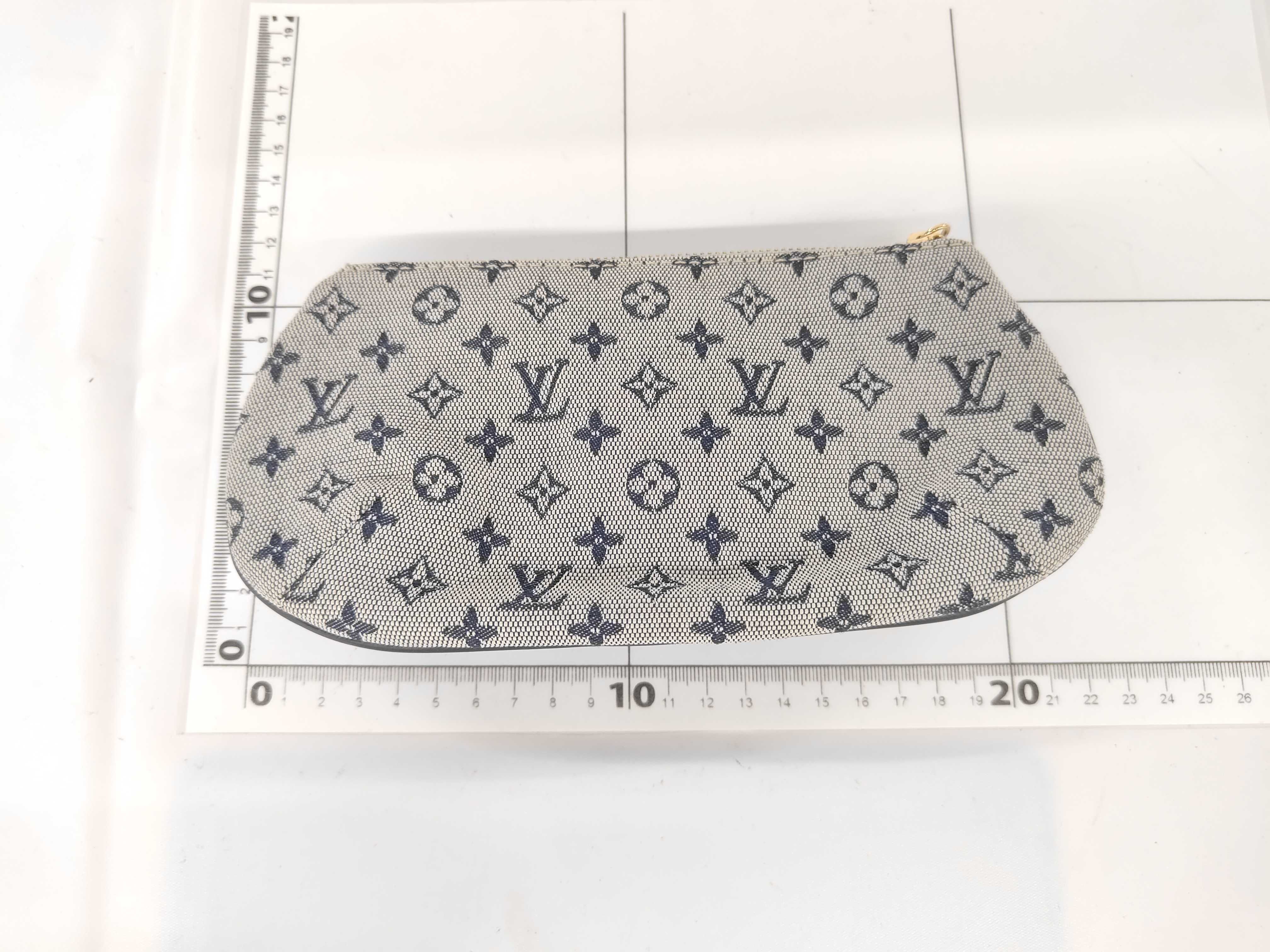 M92695 Pouch — view 2
