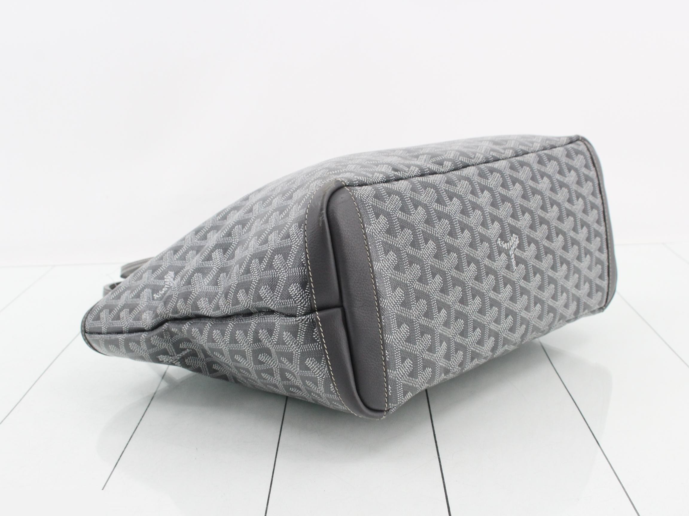 All-over print PVC tote bag, gray tones — view 5