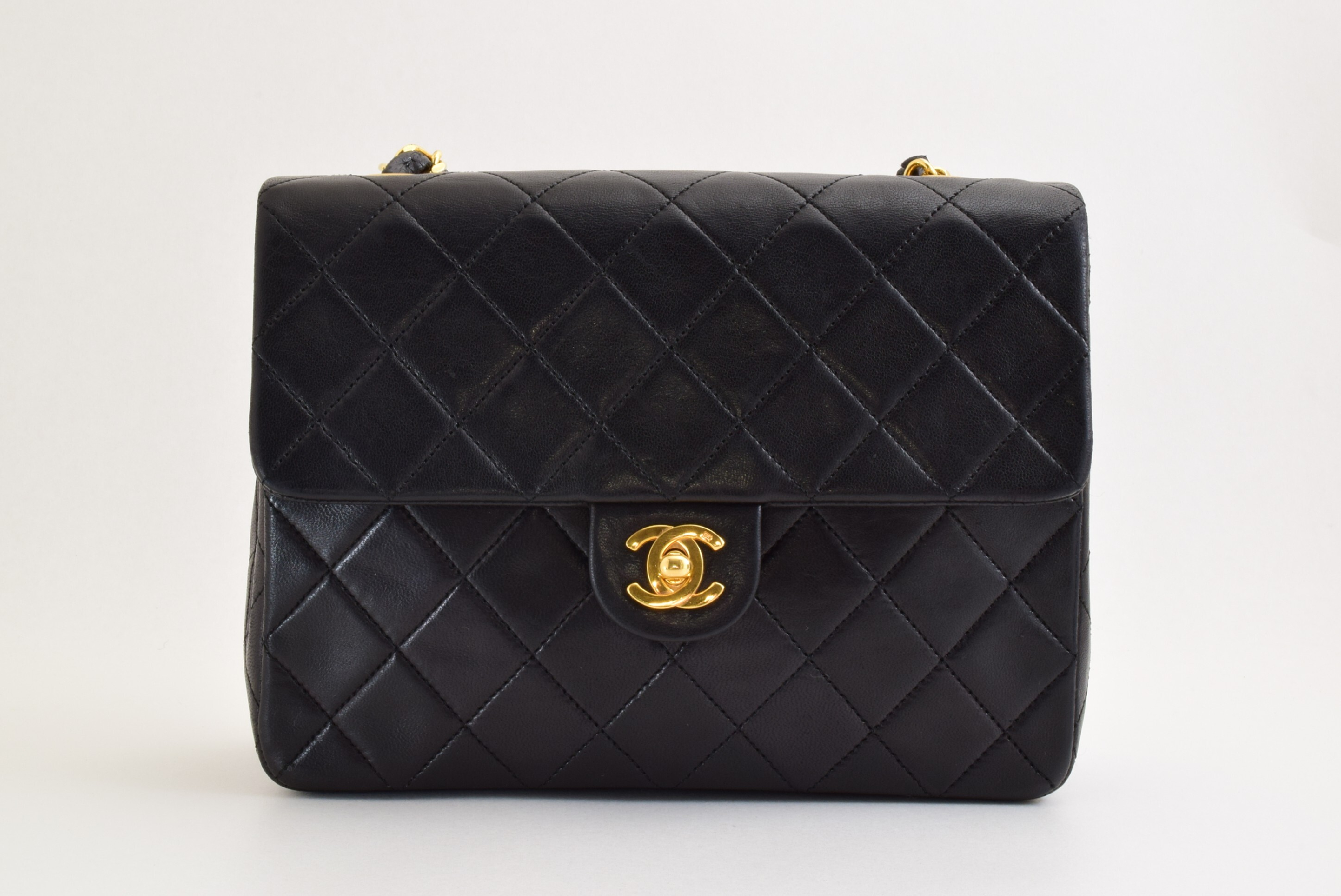 Mini Matelassé 20 Lambskin Black Chain Shoulder Bag — view 2